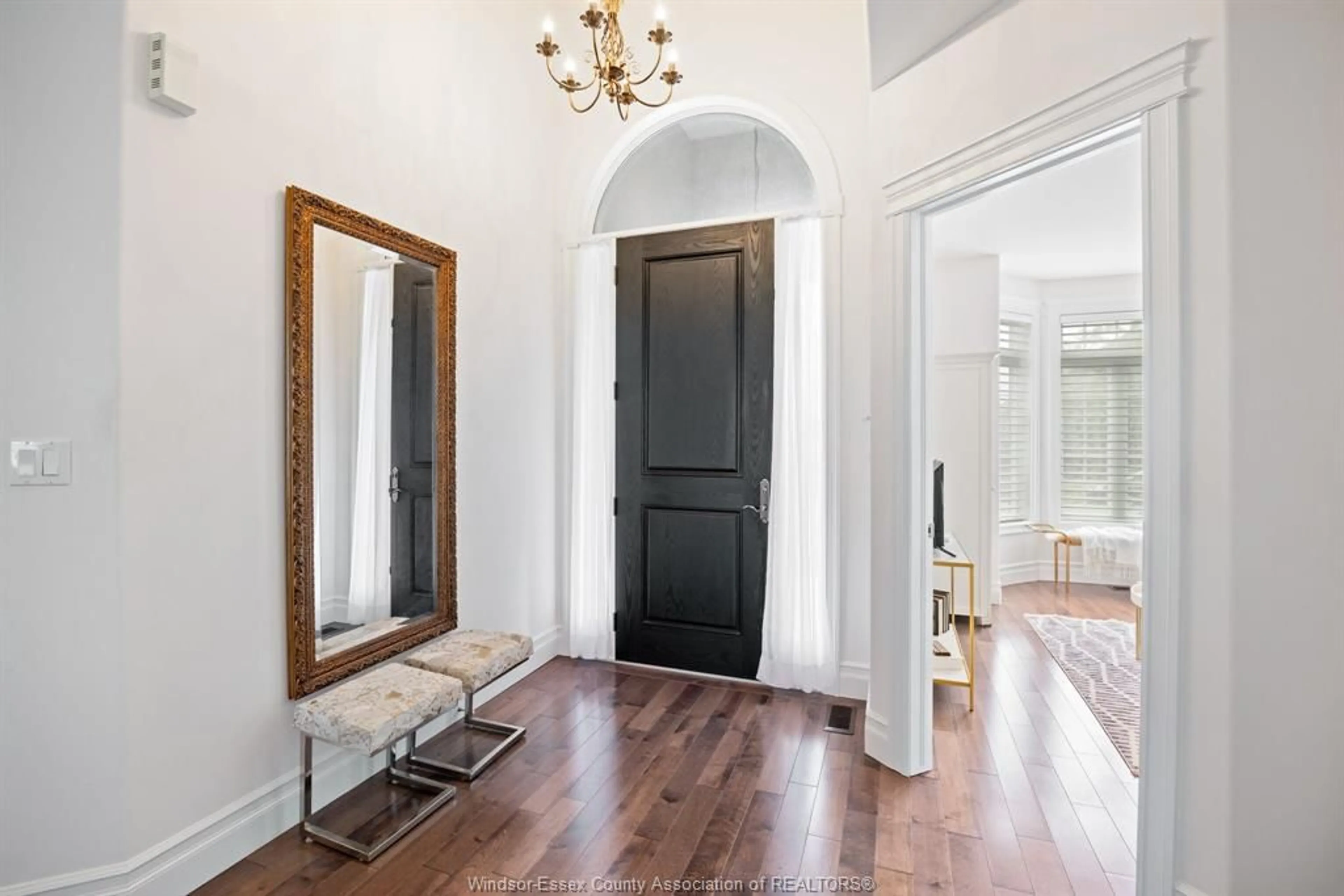 Indoor entryway for 1800 CYPRESS Ave, Windsor Ontario N8P 0E3