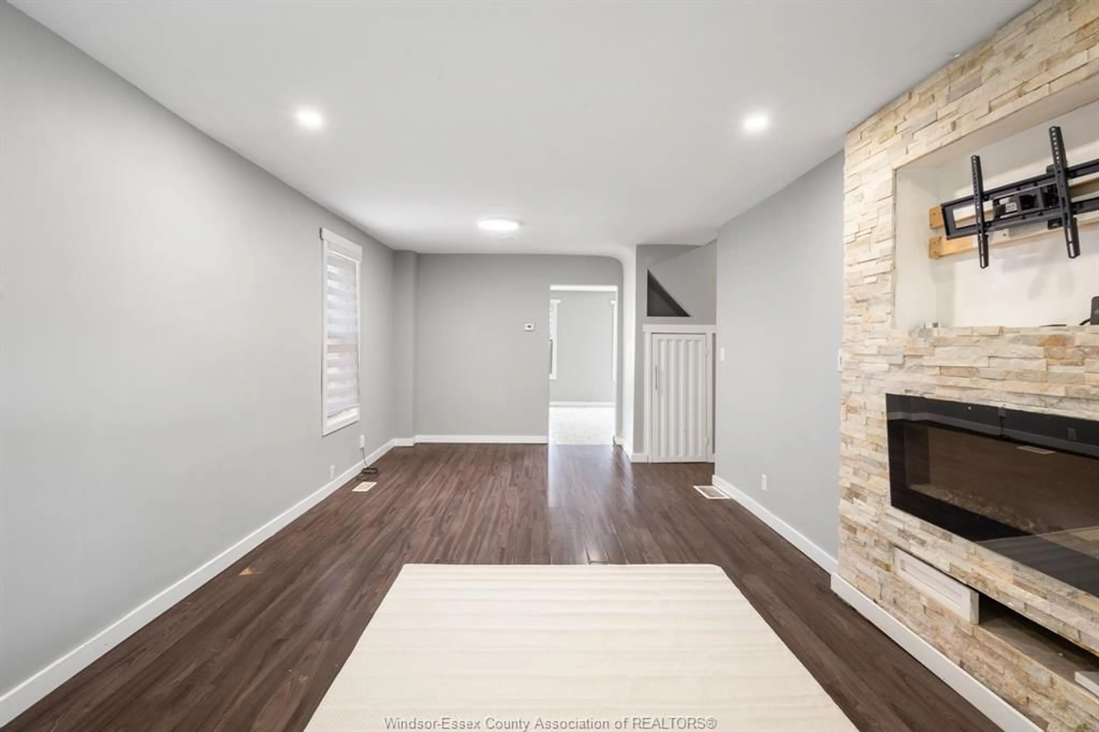 Unknown for 1074 HICKORY Rd, Windsor Ontario N8Y 3S1