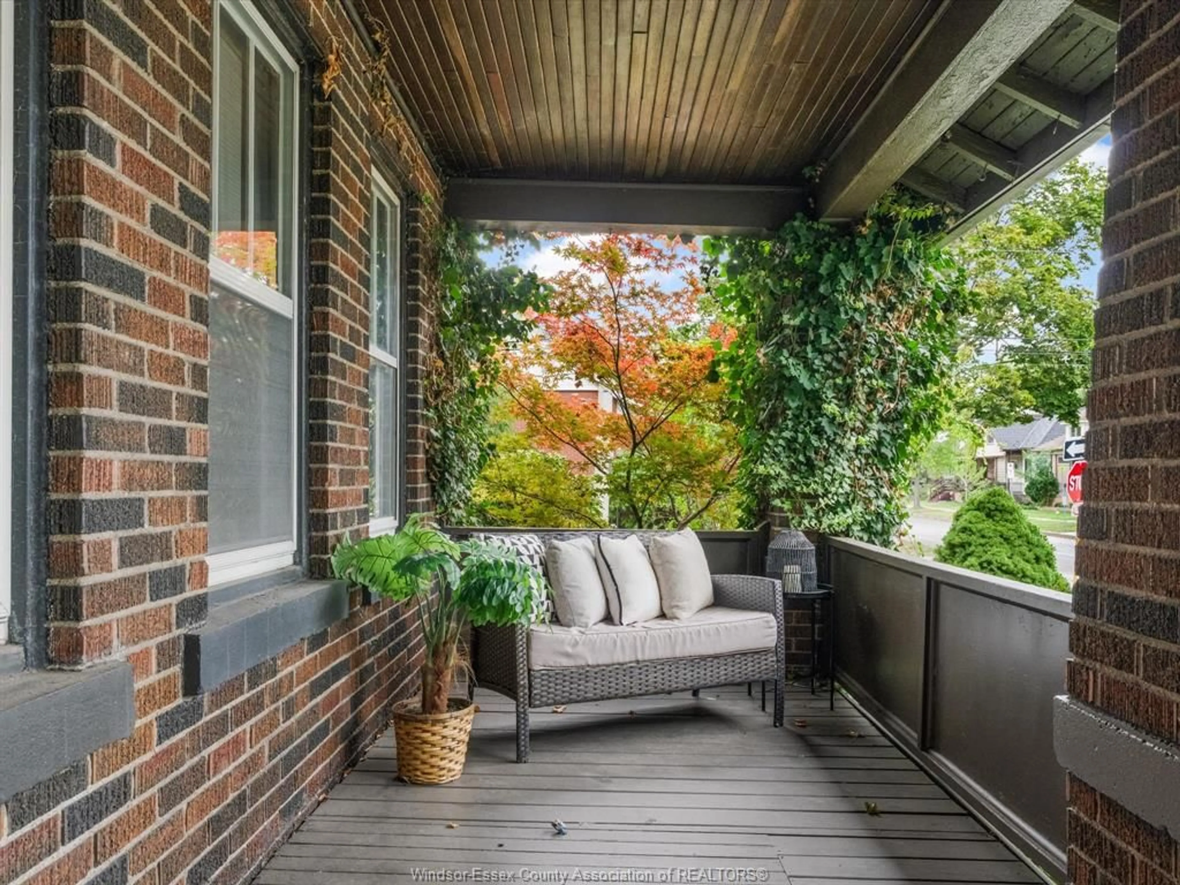 Patio, street for 1105 Lincoln Rd, Windsor Ontario N8Y 2H6