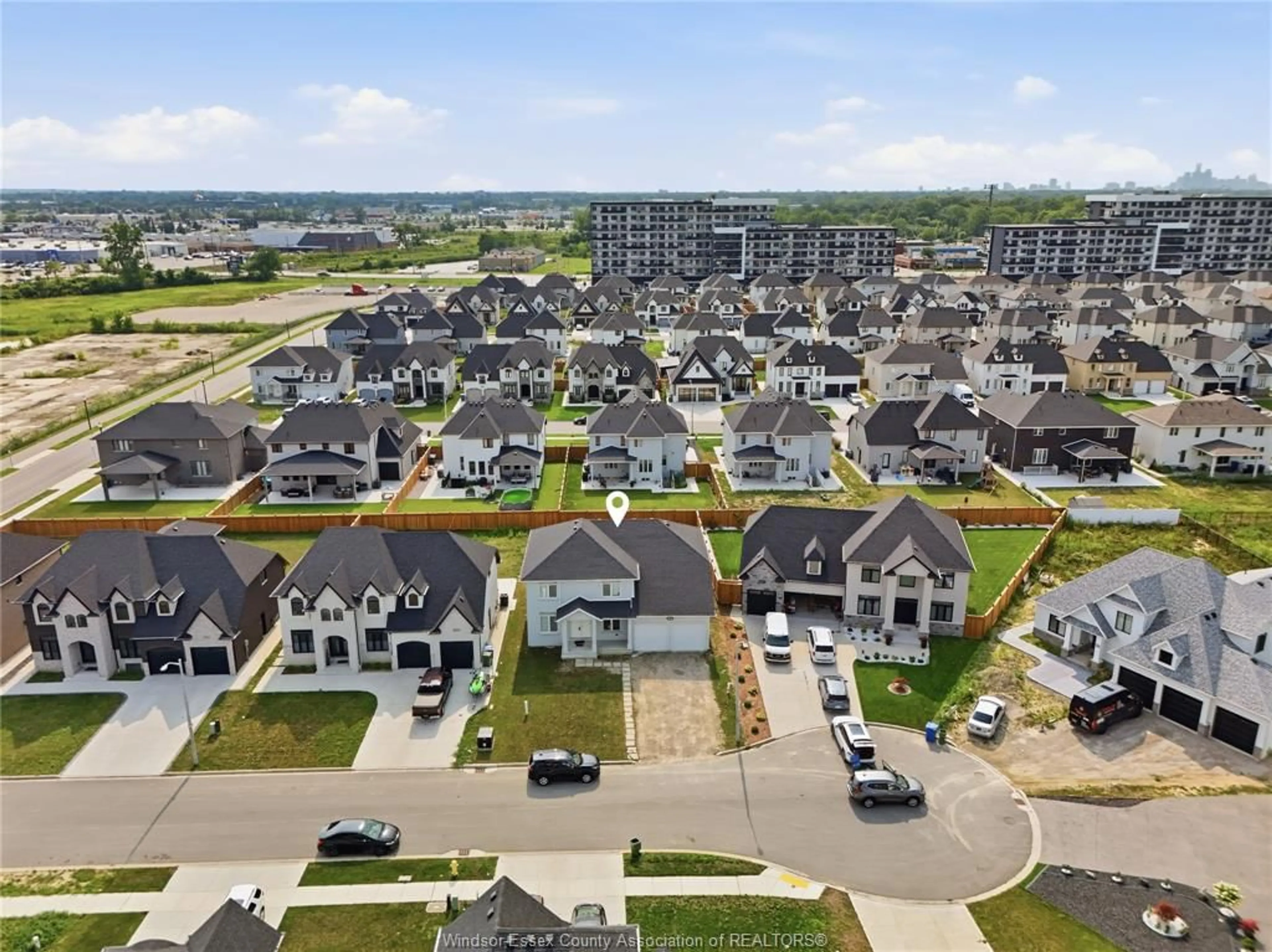 A pic from outside/outdoor area/front of a property/back of a property/a pic from drone, unknown for 1625 KERR Crt, Windsor Ontario N8S 0B1