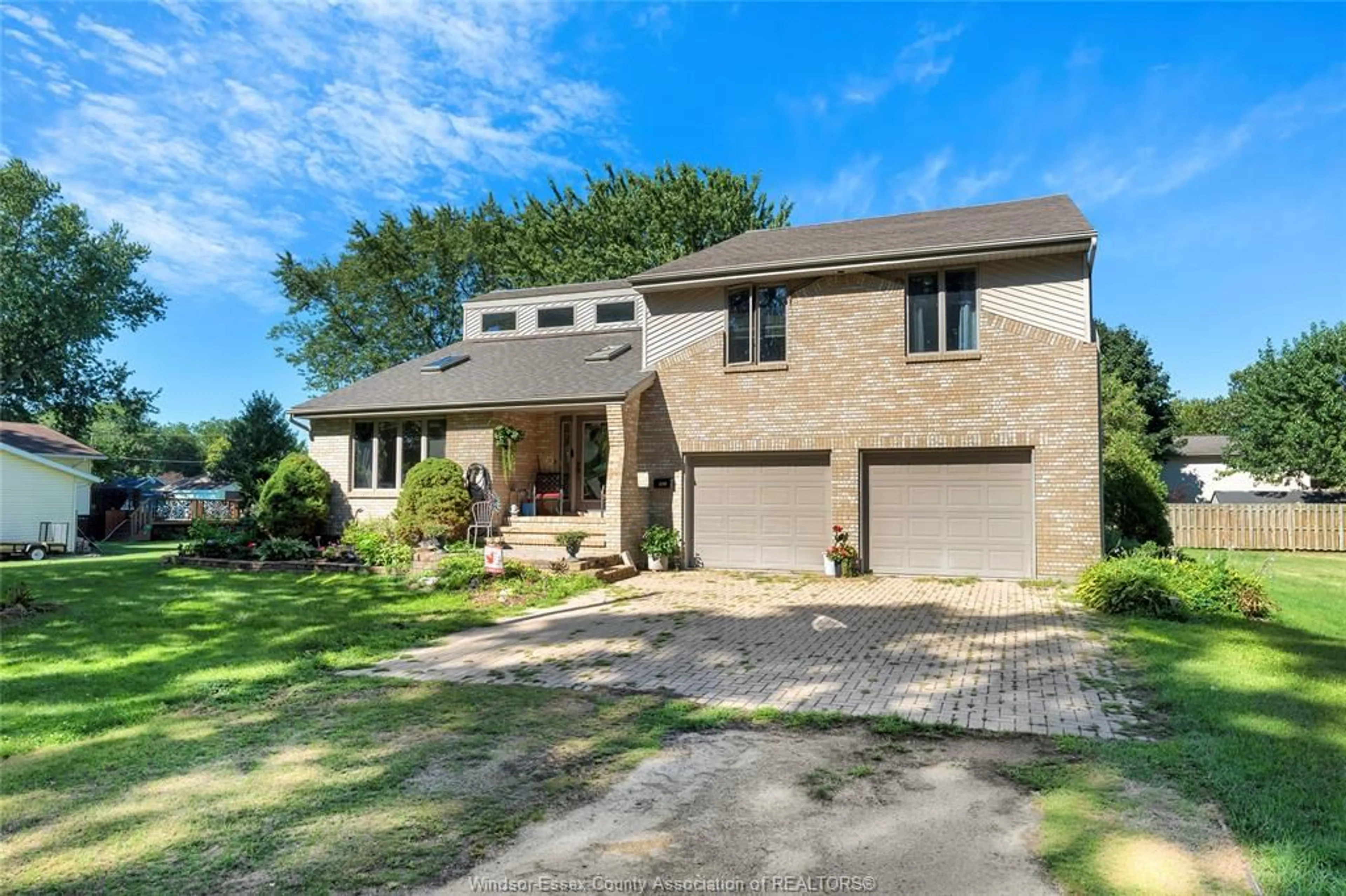 Home with brick exterior material, street for 943 ERIE, Kingsville Ontario N9Y 3E3