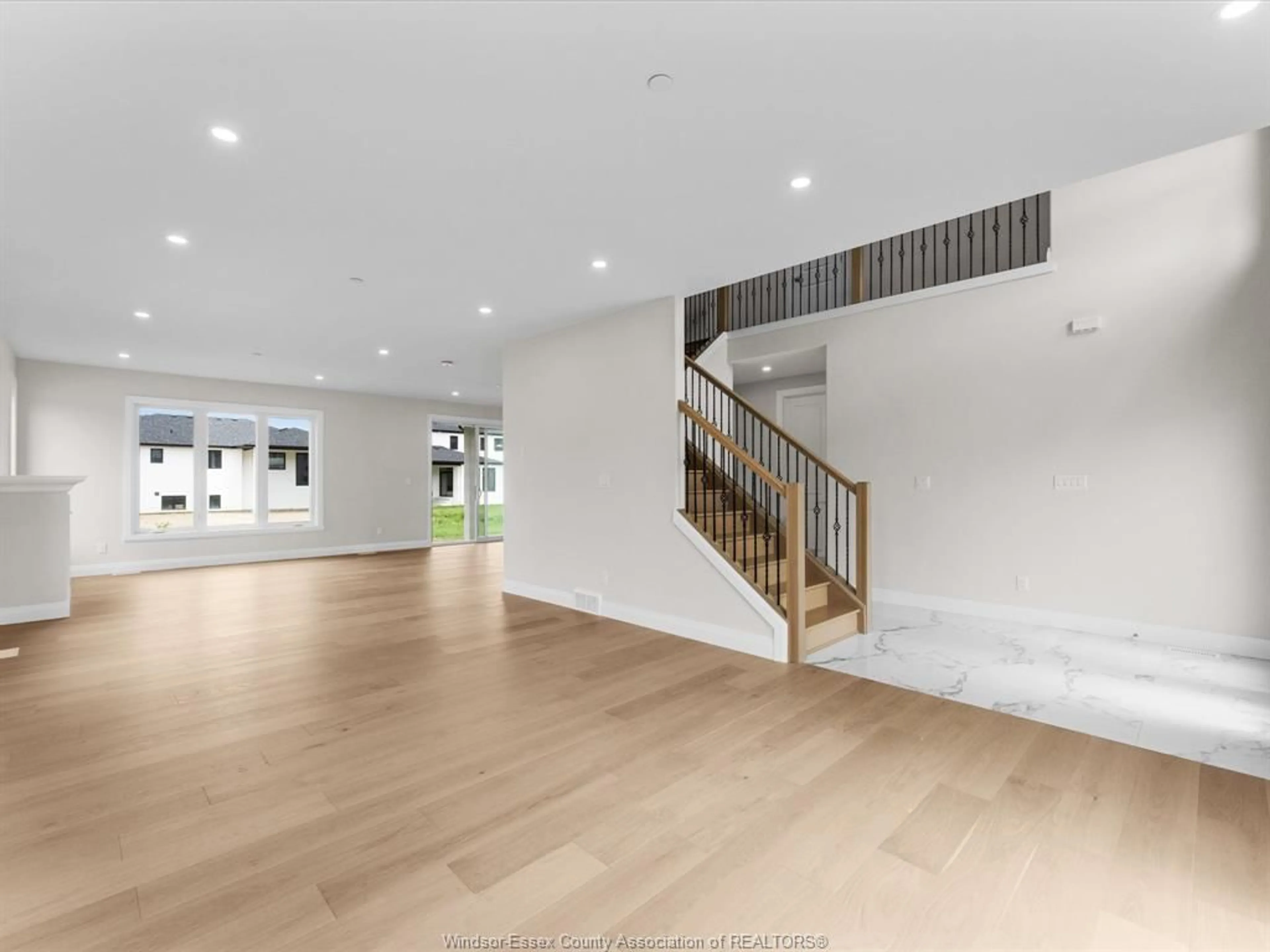 Indoor foyer for 7350 GARNET Cres, Amherstburg Ontario N0R 1J0