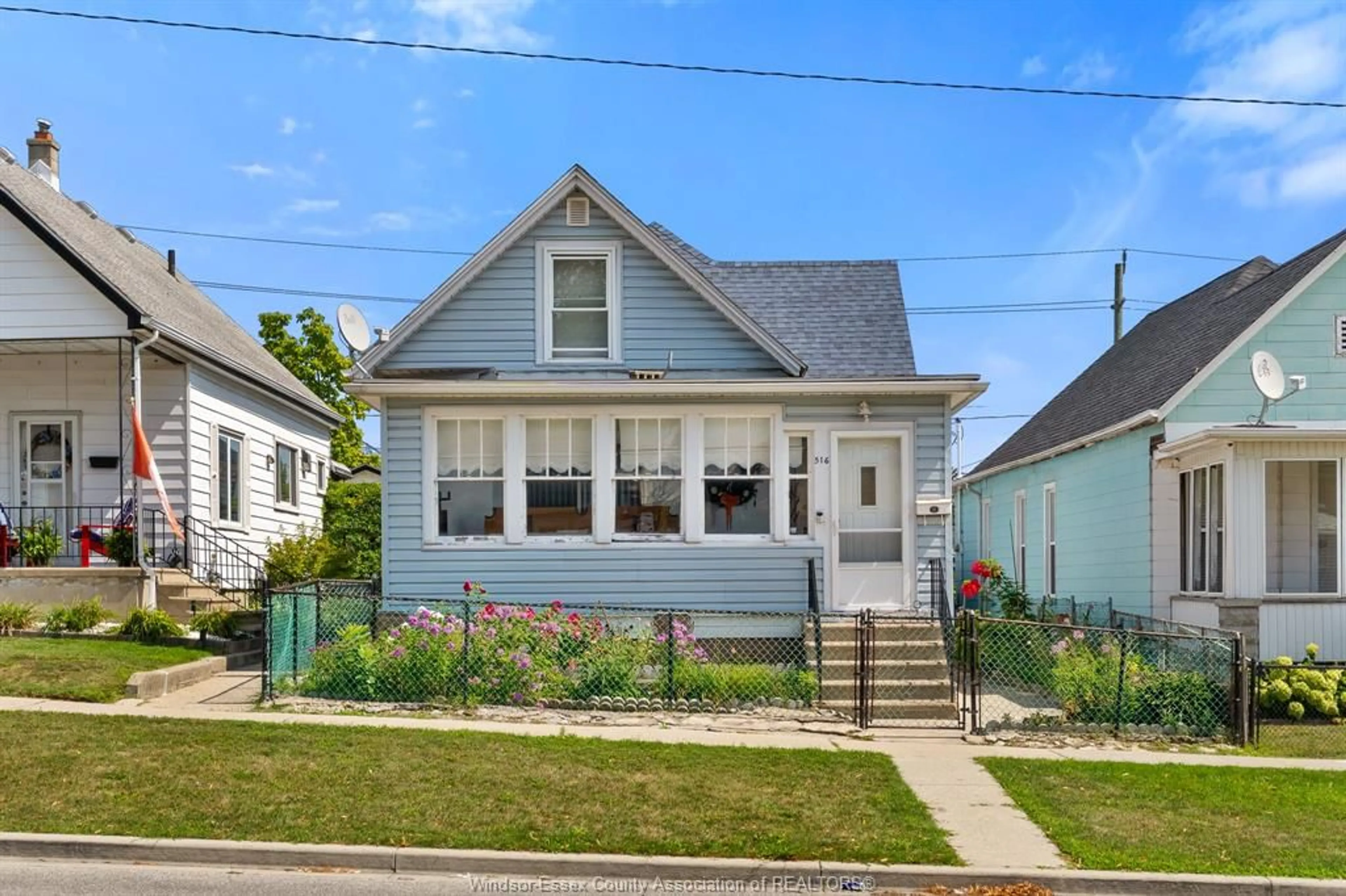 Home with vinyl exterior material, street for 516 Langlois, Windsor Ontario N9A 2G4
