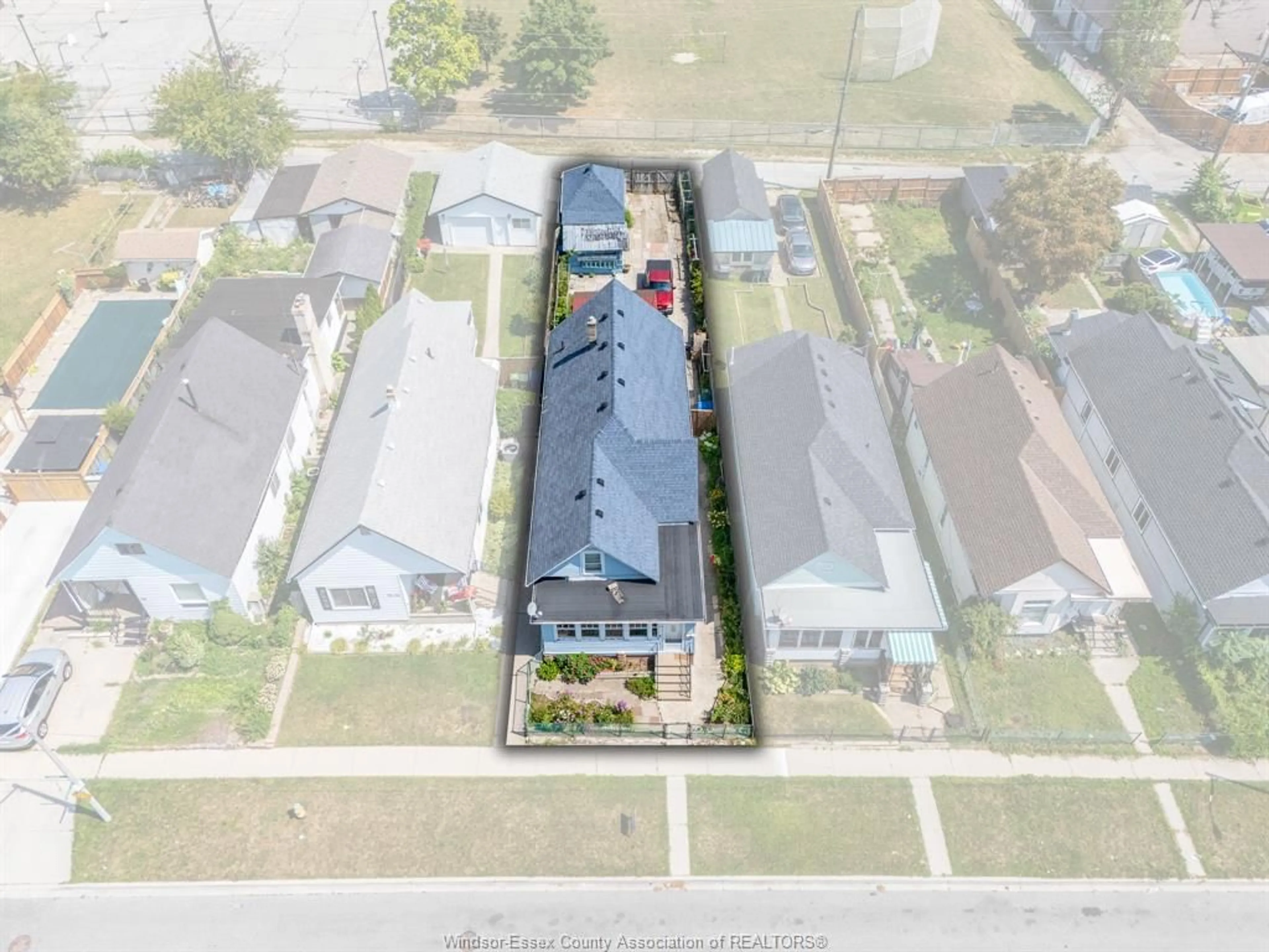 A pic from outside/outdoor area/front of a property/back of a property/a pic from drone, street for 516 Langlois, Windsor Ontario N9A 2G4