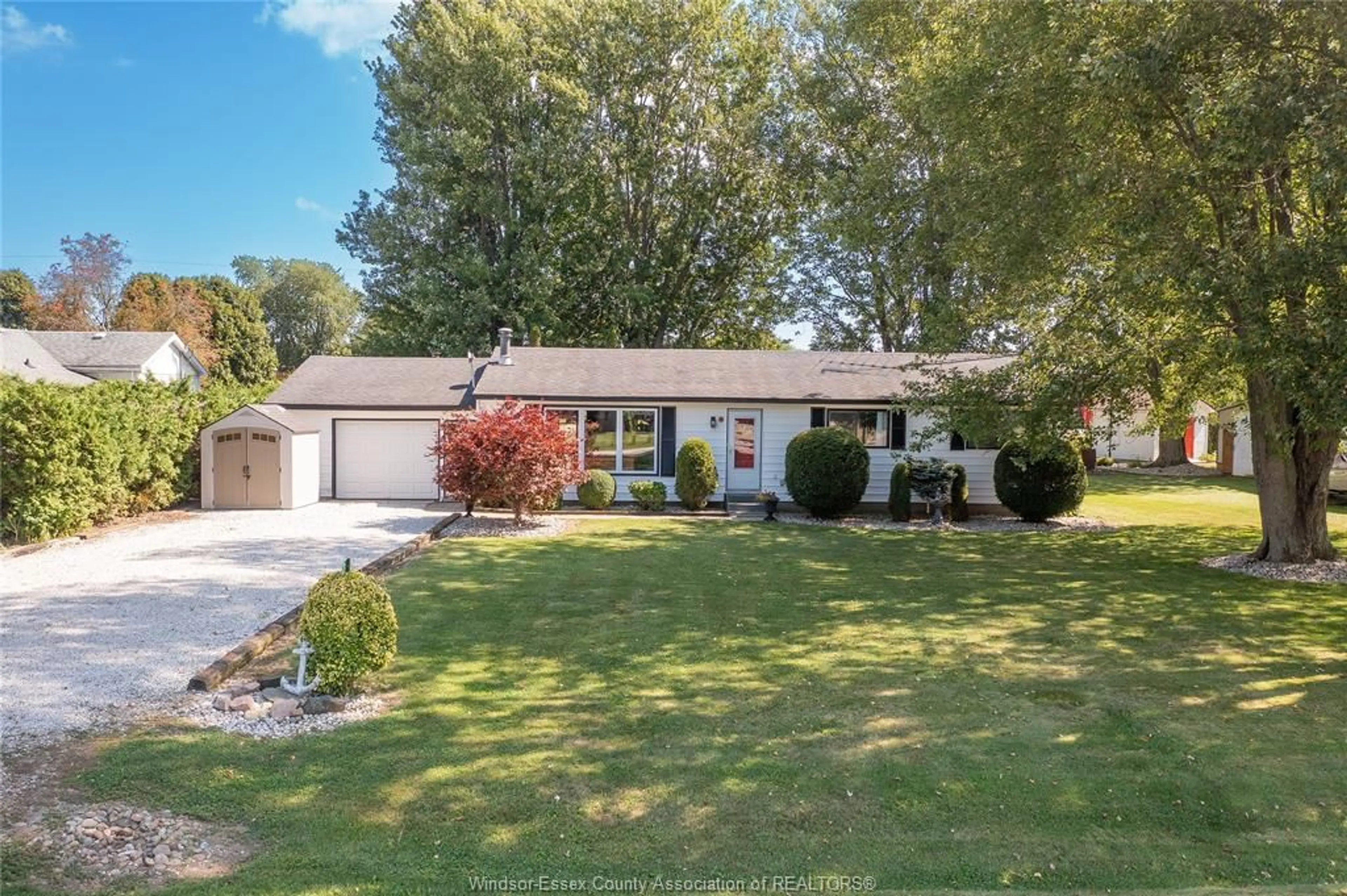 Home with vinyl exterior material, street for 21 VICTORIA St, Dealtown Ontario N0P 1A0