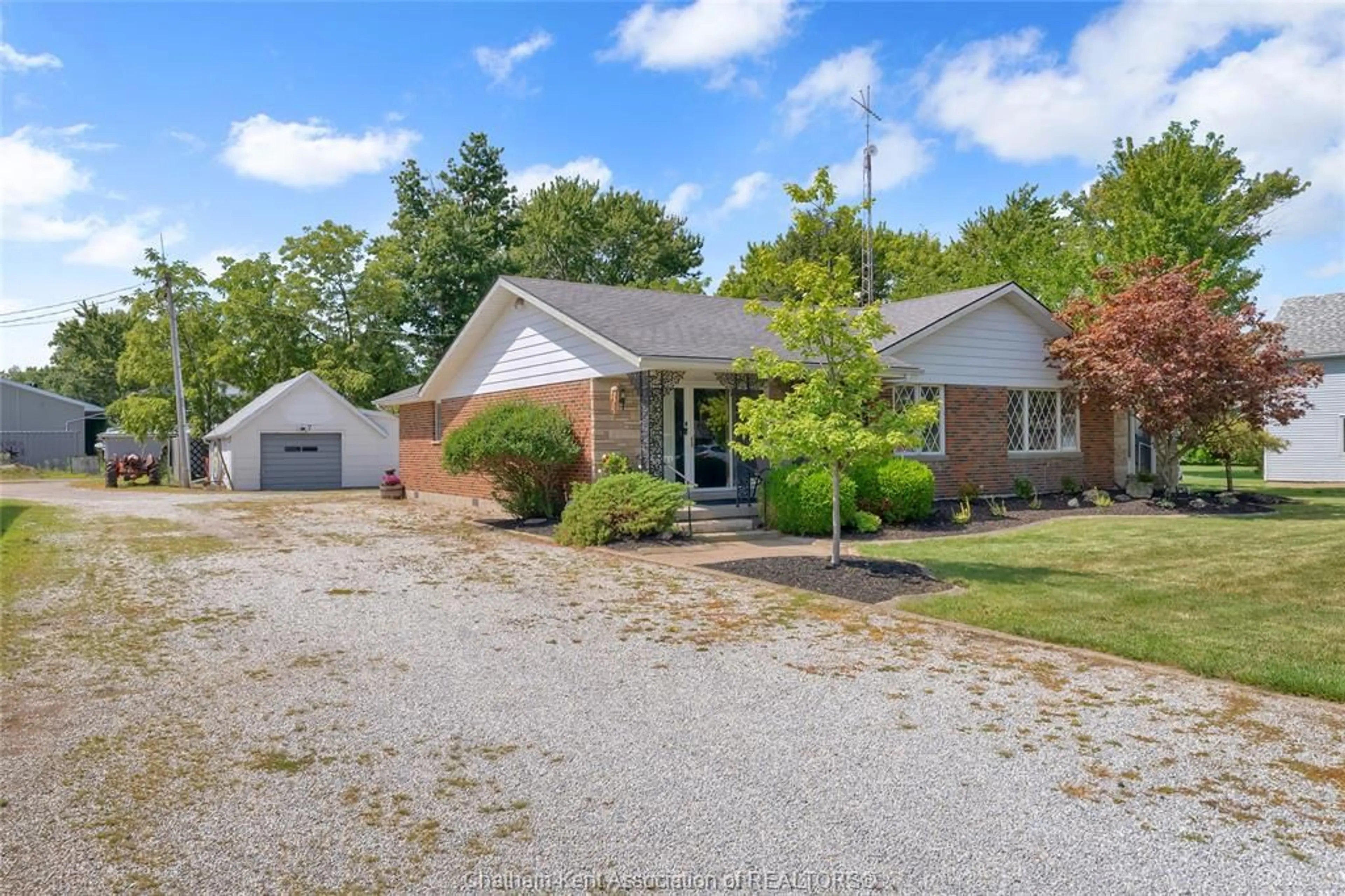 A pic from outside/outdoor area/front of a property/back of a property/a pic from drone, street for 7 Sullivan St, Merlin Ontario N0P 1W0
