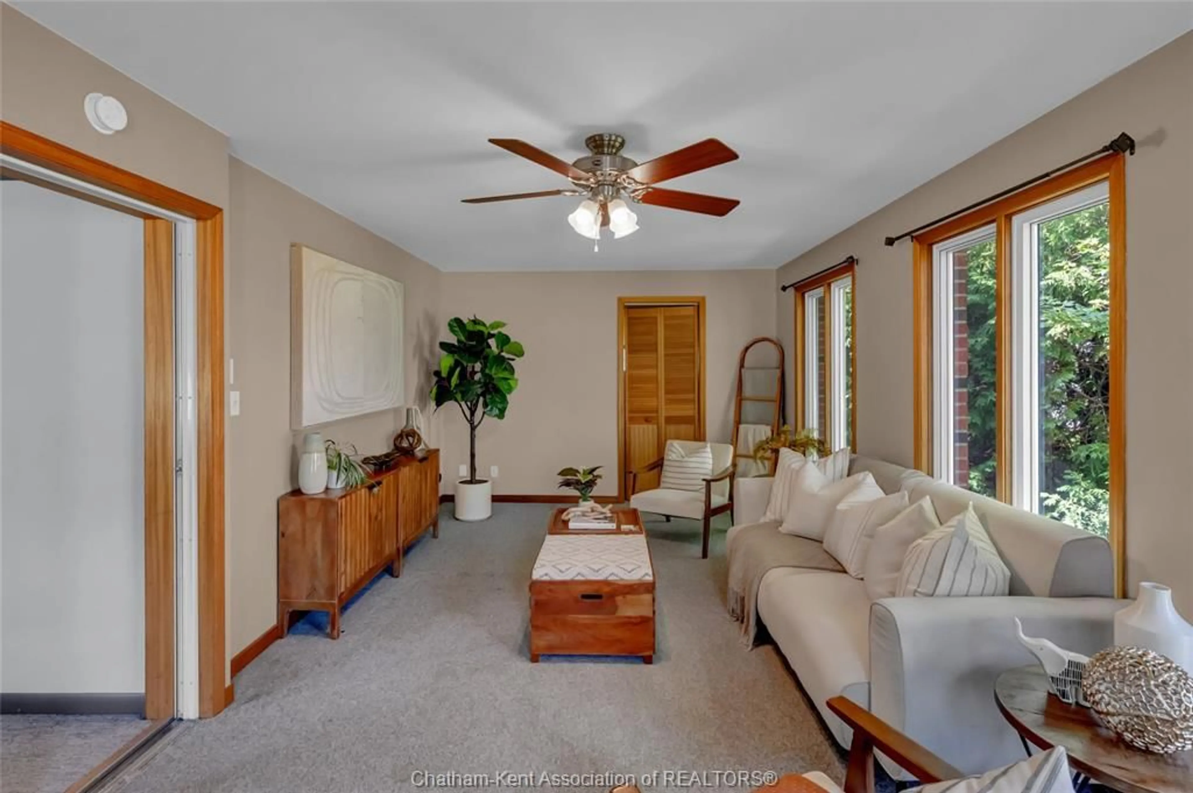 Living room with furniture, unknown for 7 Sullivan St, Merlin Ontario N0P 1W0