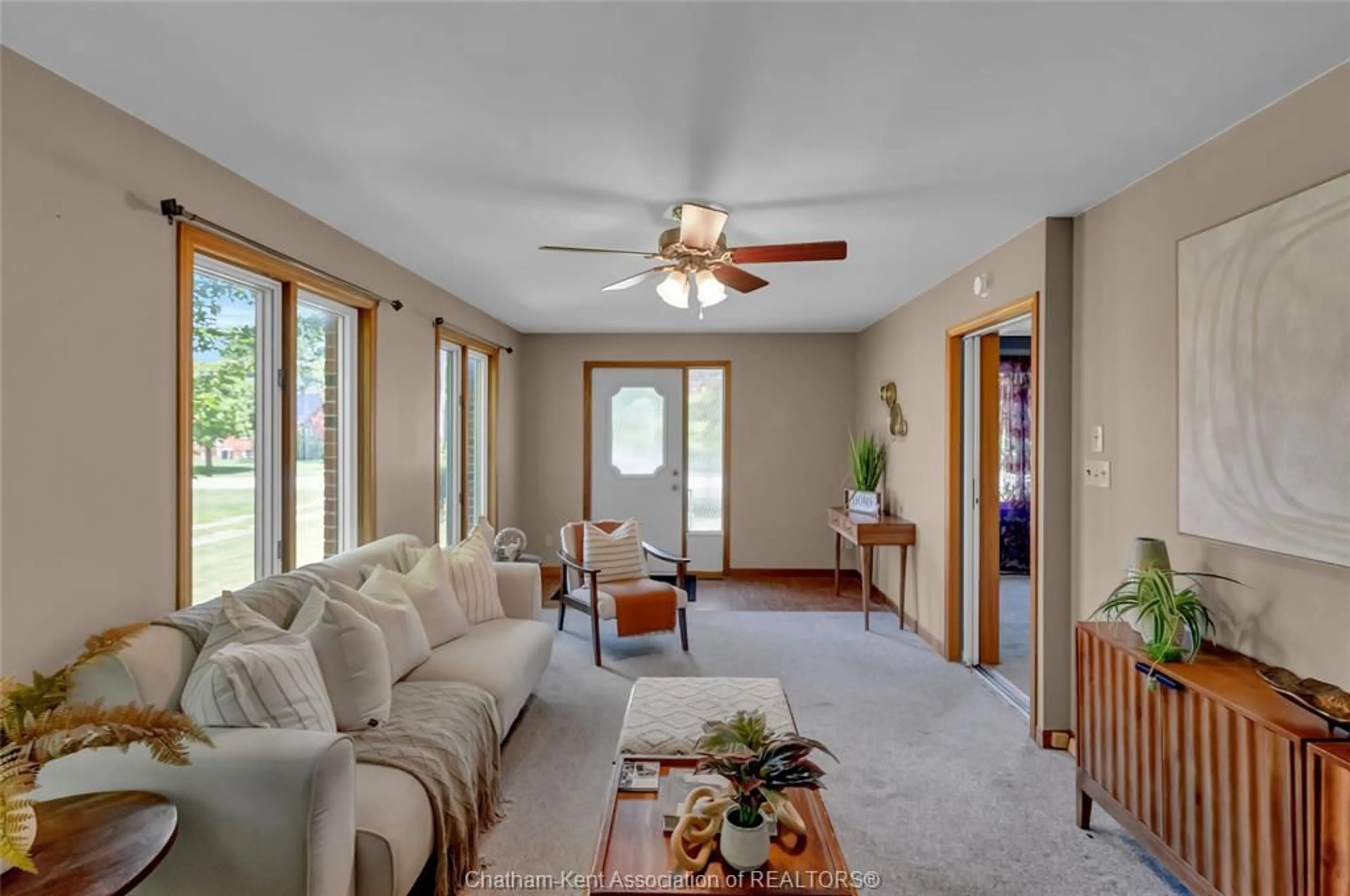 Living room with furniture, unknown for 7 Sullivan St, Merlin Ontario N0P 1W0