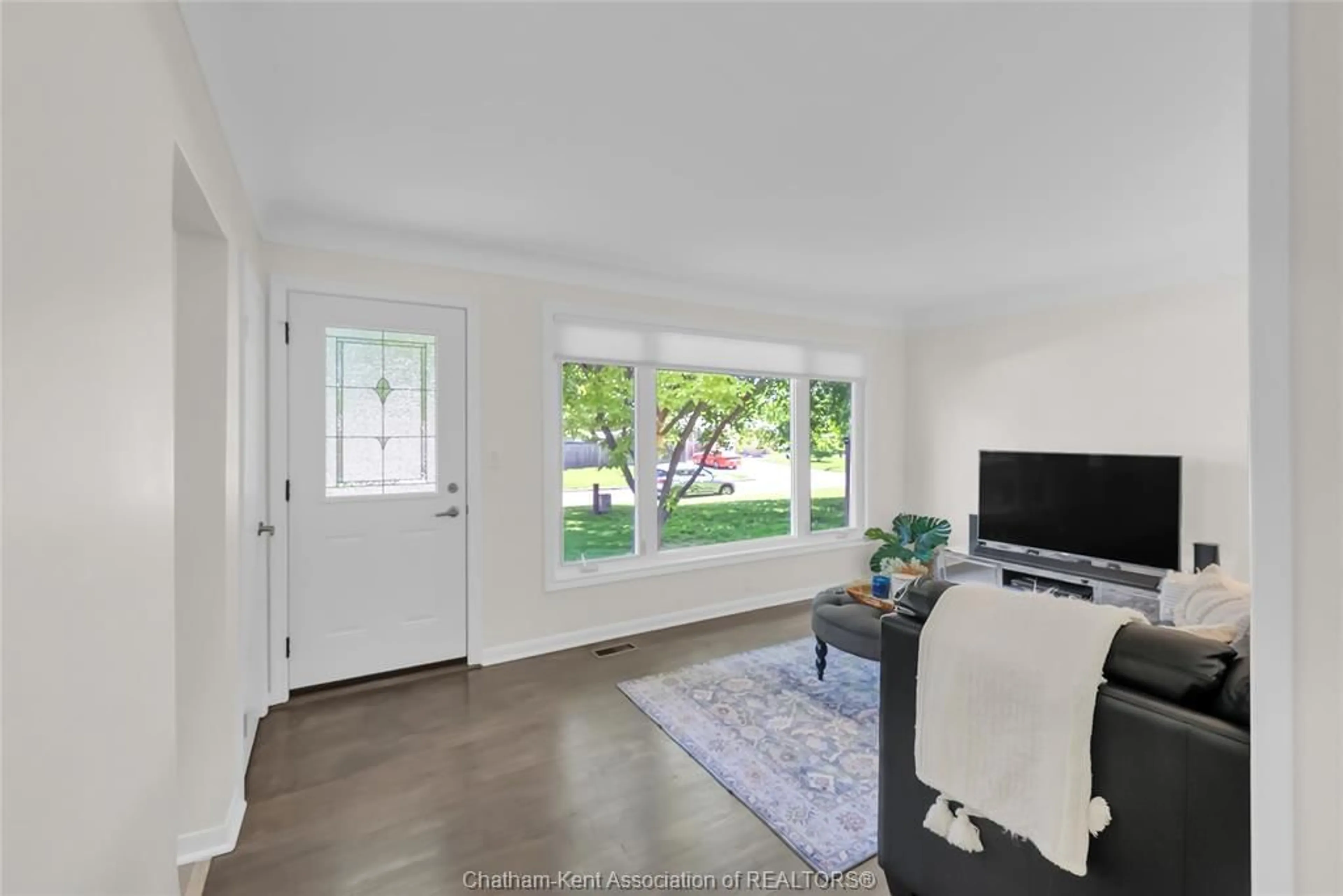 Indoor entryway for 119 Burton Ave, Chatham Ontario N7M 4Z6