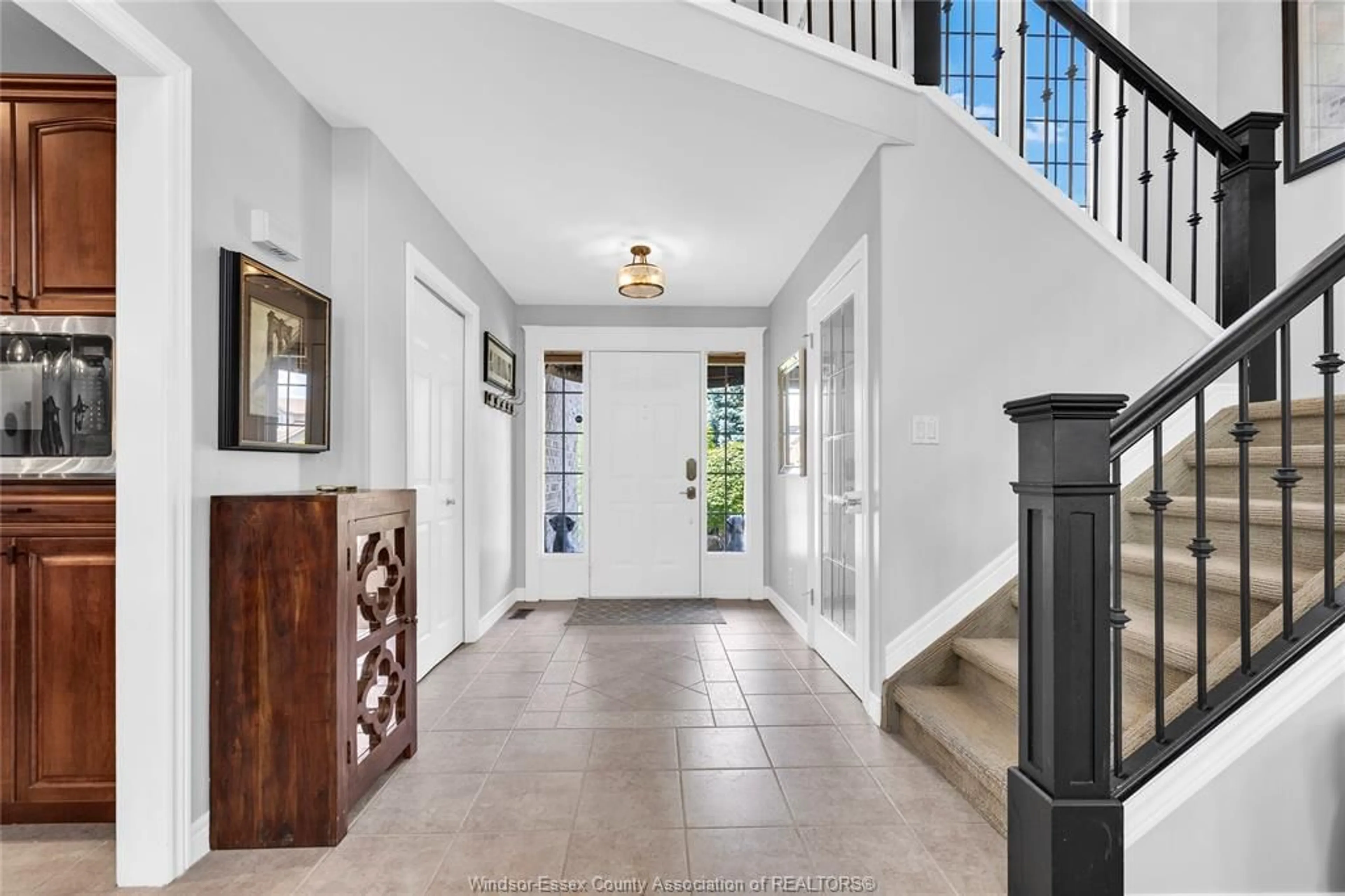 Indoor entryway for 147 Walstedt Way, Lakeshore Ontario N0R 1A0