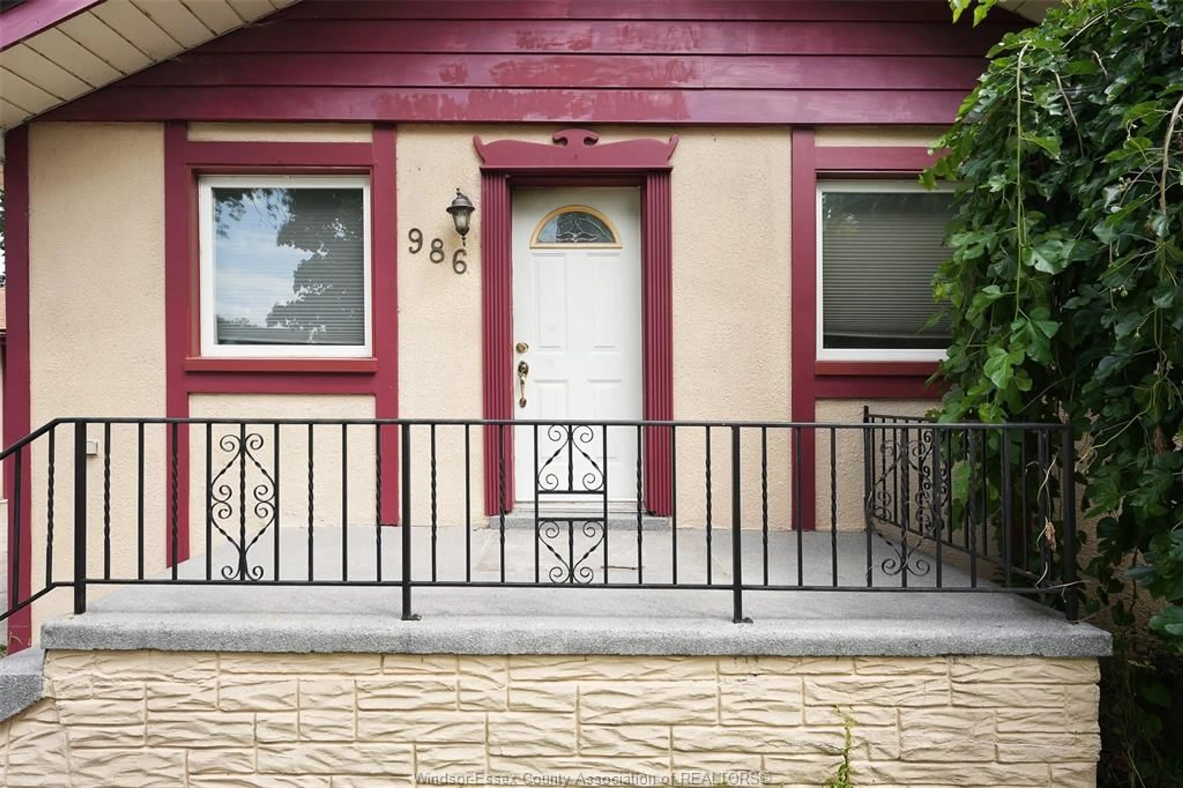 Home with brick exterior material, street for 986 EASTLAWN, Windsor Ontario N8S 3H9