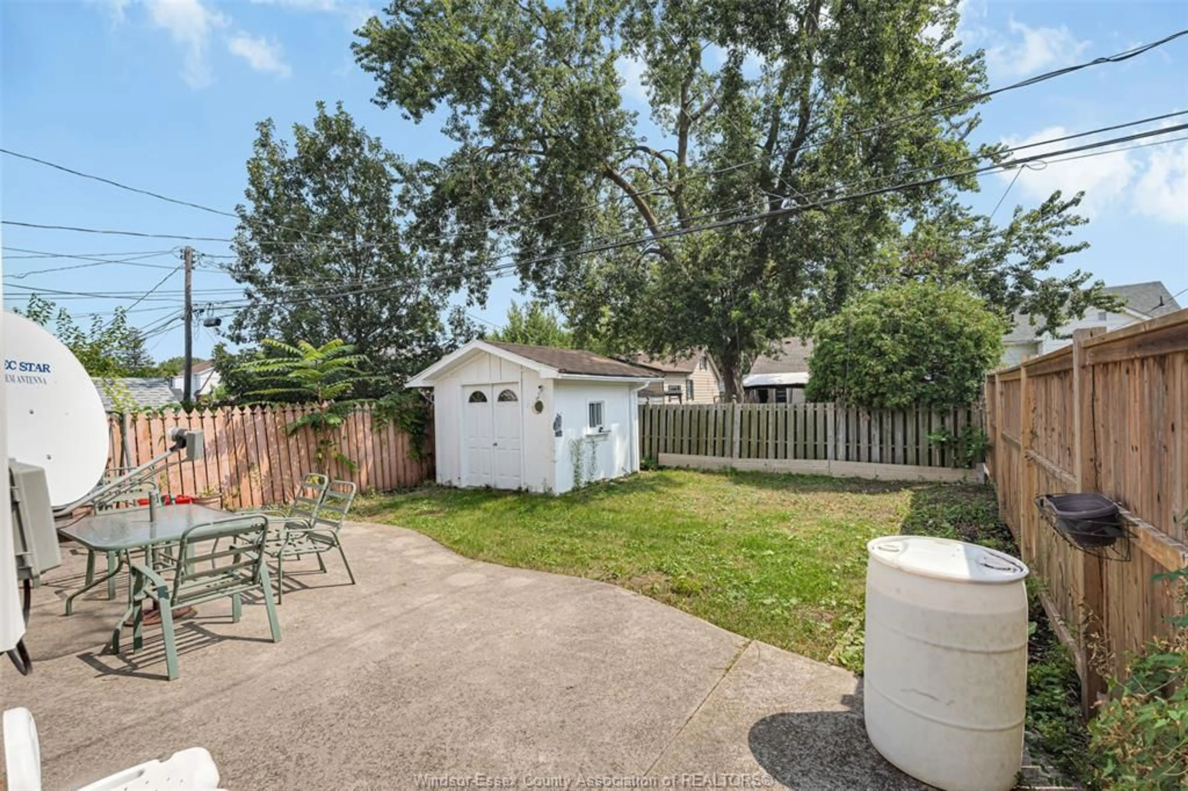 Patio, street for 747 EUGENIE, Windsor Ontario N8X 2Y6