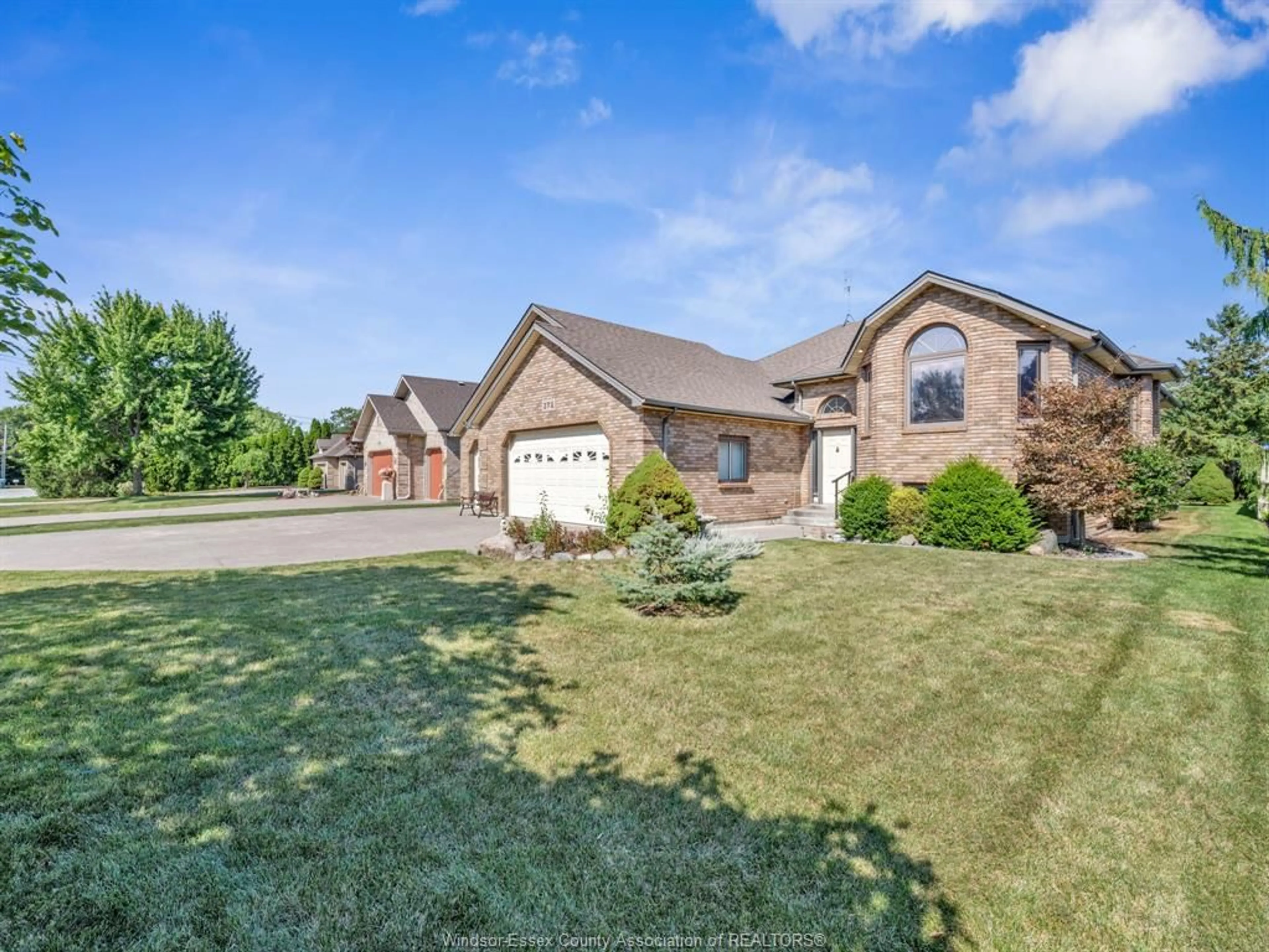 A pic from outside/outdoor area/front of a property/back of a property/a pic from drone, unknown for 372 EAST PUCE RIVER Rd, Lakeshore Ontario N8L 0C6