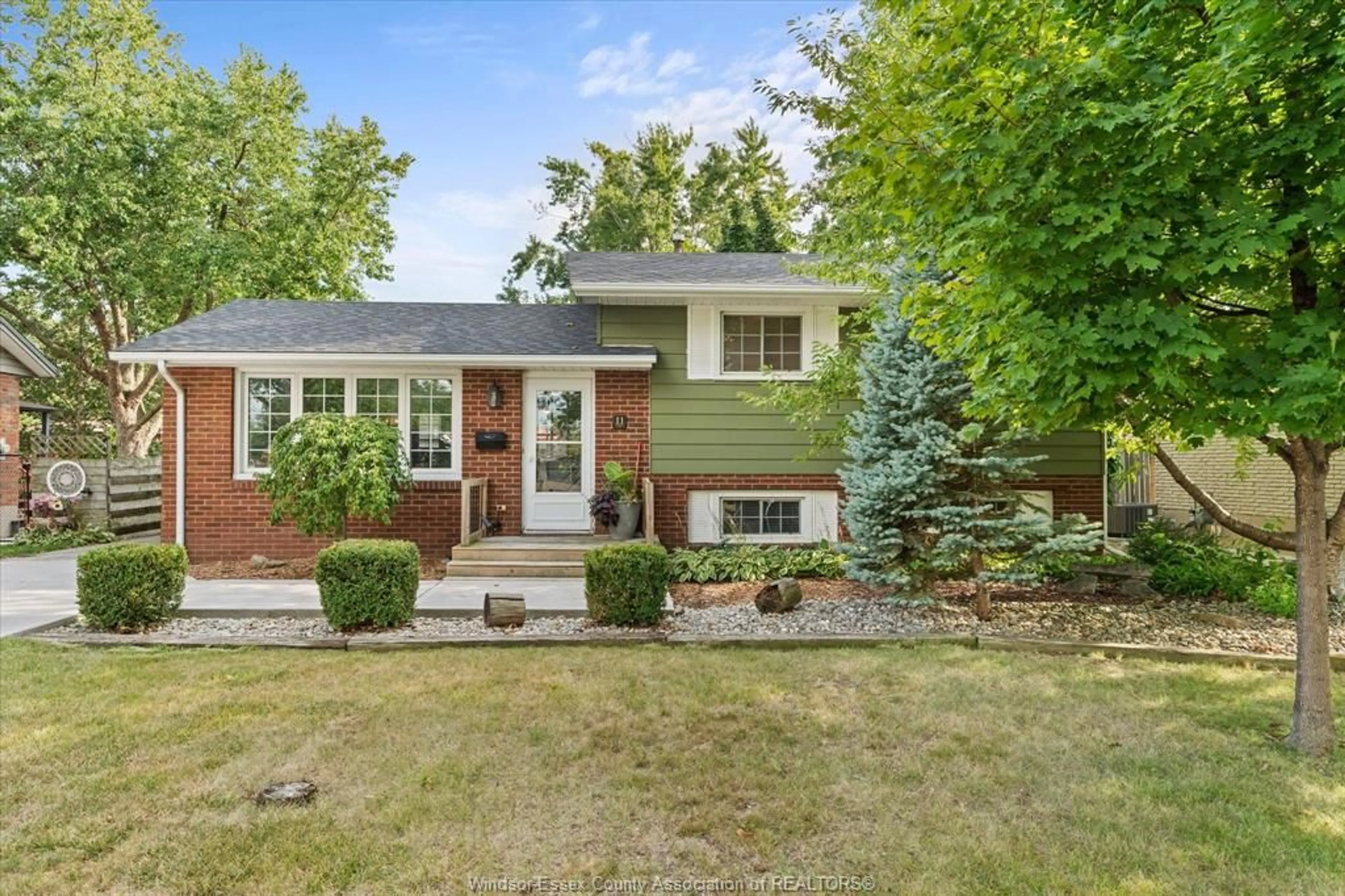 Home with brick exterior material, street for 11 Riviera, Amherstburg Ontario N9V 3A5