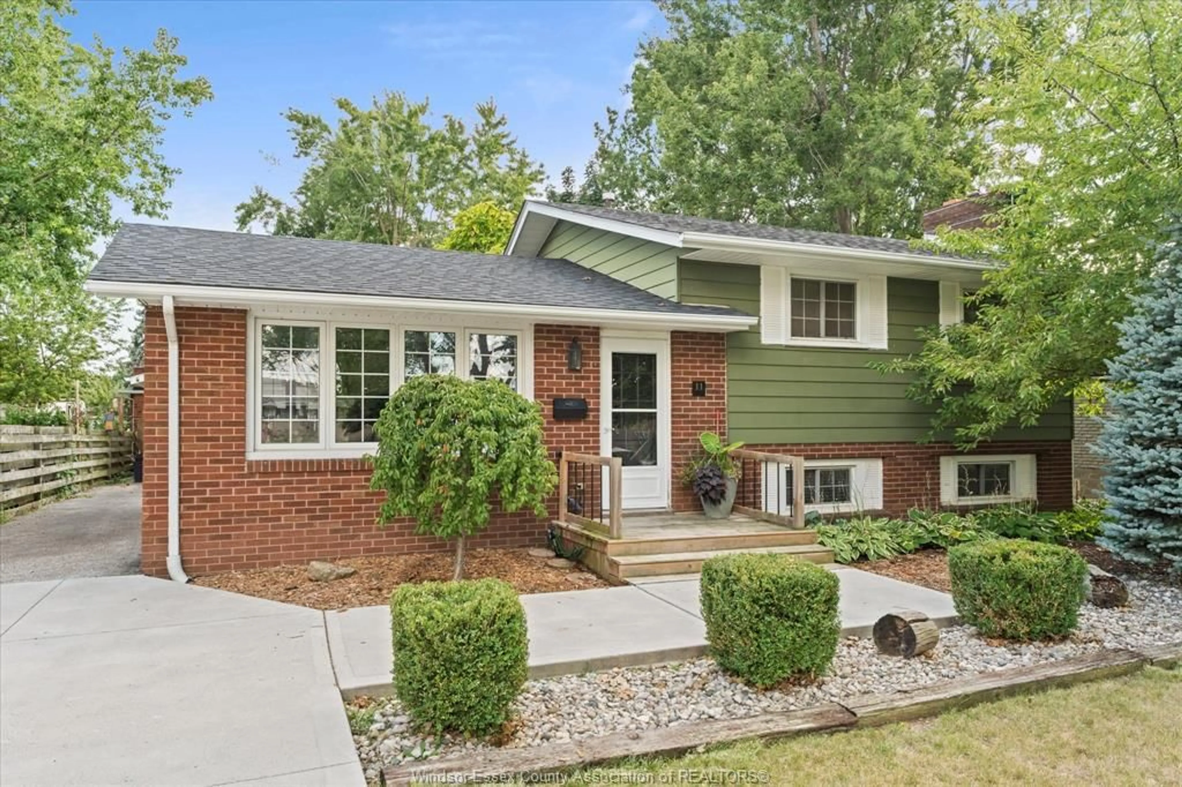 Home with brick exterior material, street for 11 Riviera, Amherstburg Ontario N9V 3A5
