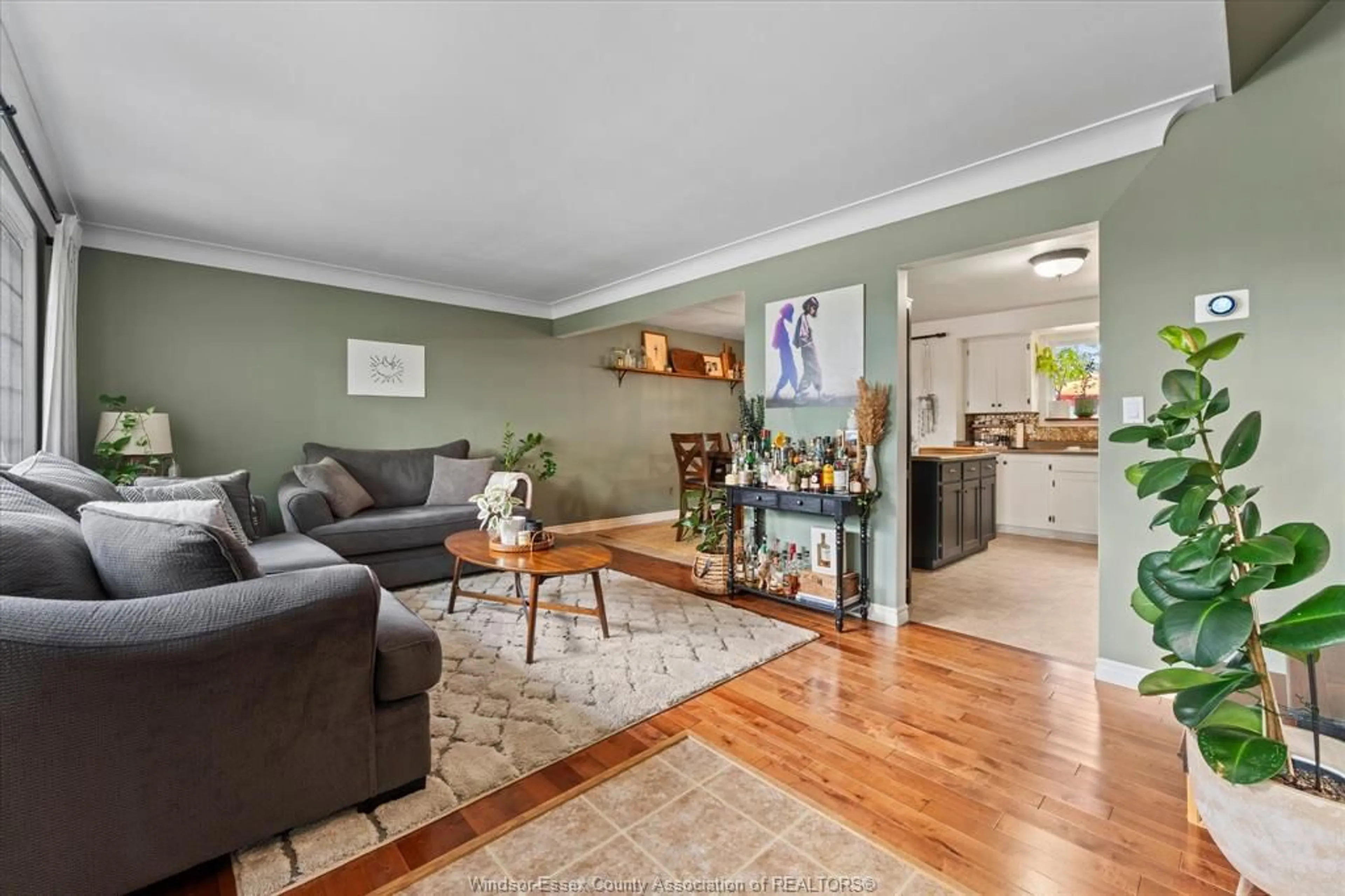 Living room with furniture, wood/laminate floor for 11 Riviera, Amherstburg Ontario N9V 3A5