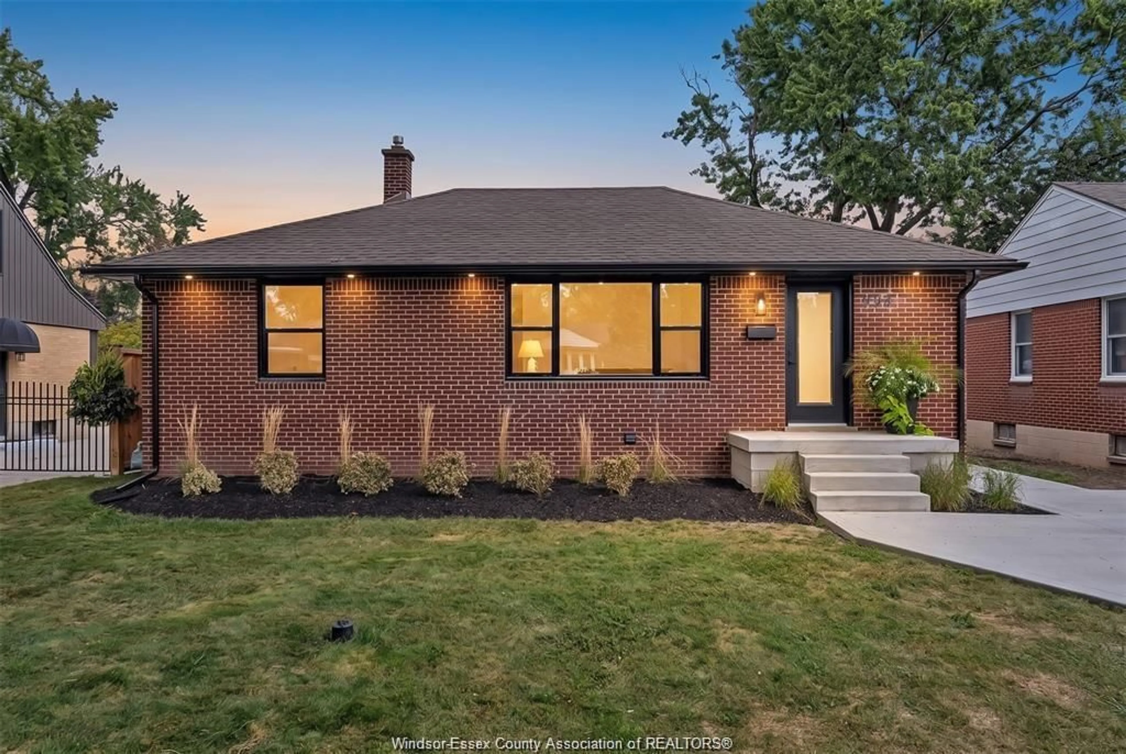 Home with brick exterior material, street for 994 ISABELLE, Windsor Ontario N8S 3B2