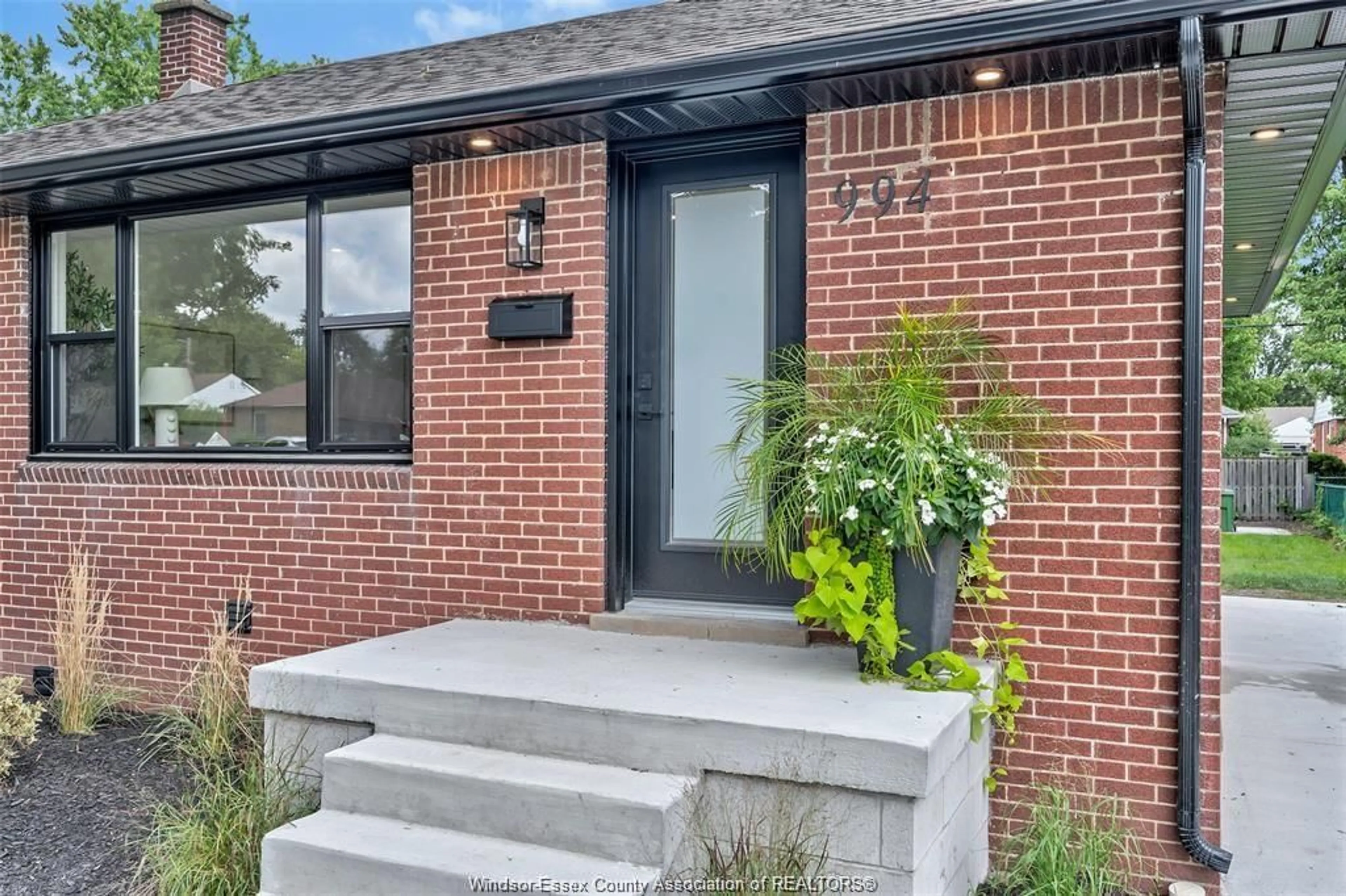 Home with brick exterior material, street for 994 ISABELLE, Windsor Ontario N8S 3B2
