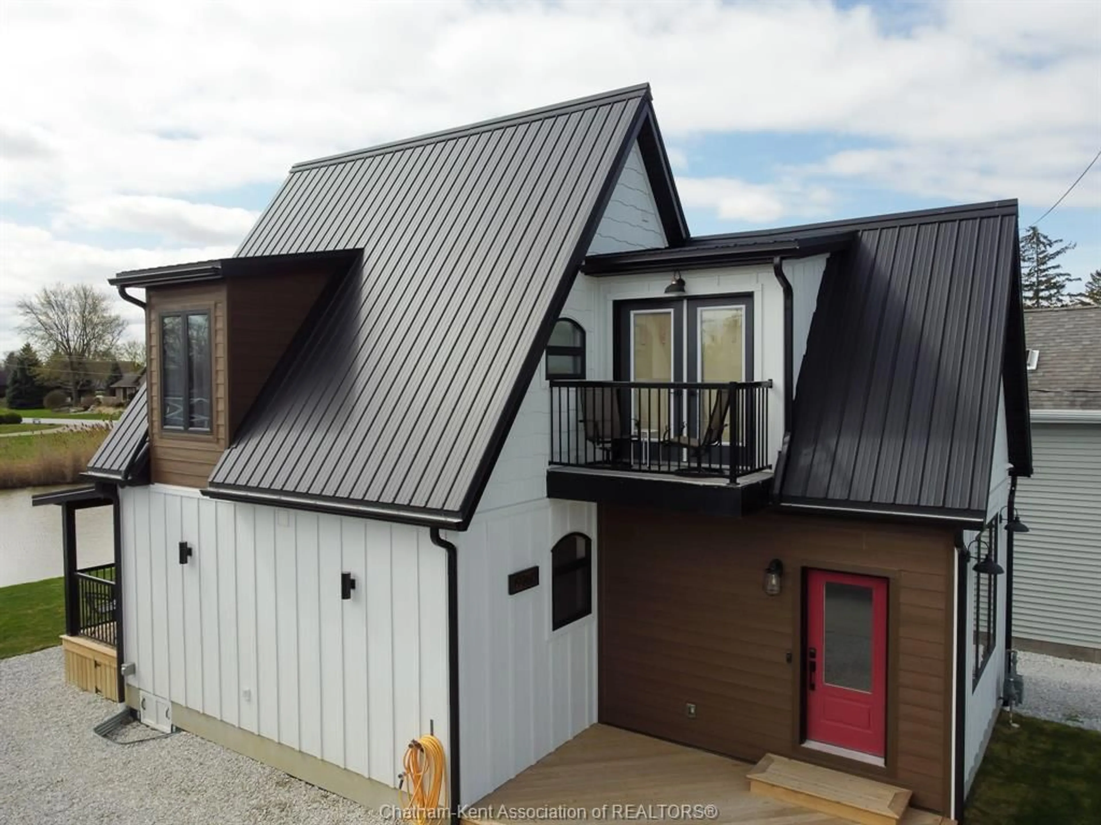 A pic from outside/outdoor area/front of a property/back of a property/a pic from drone, building for 19260 Lakeside Dr, Lighthouse Cove Ontario N0P 2L0