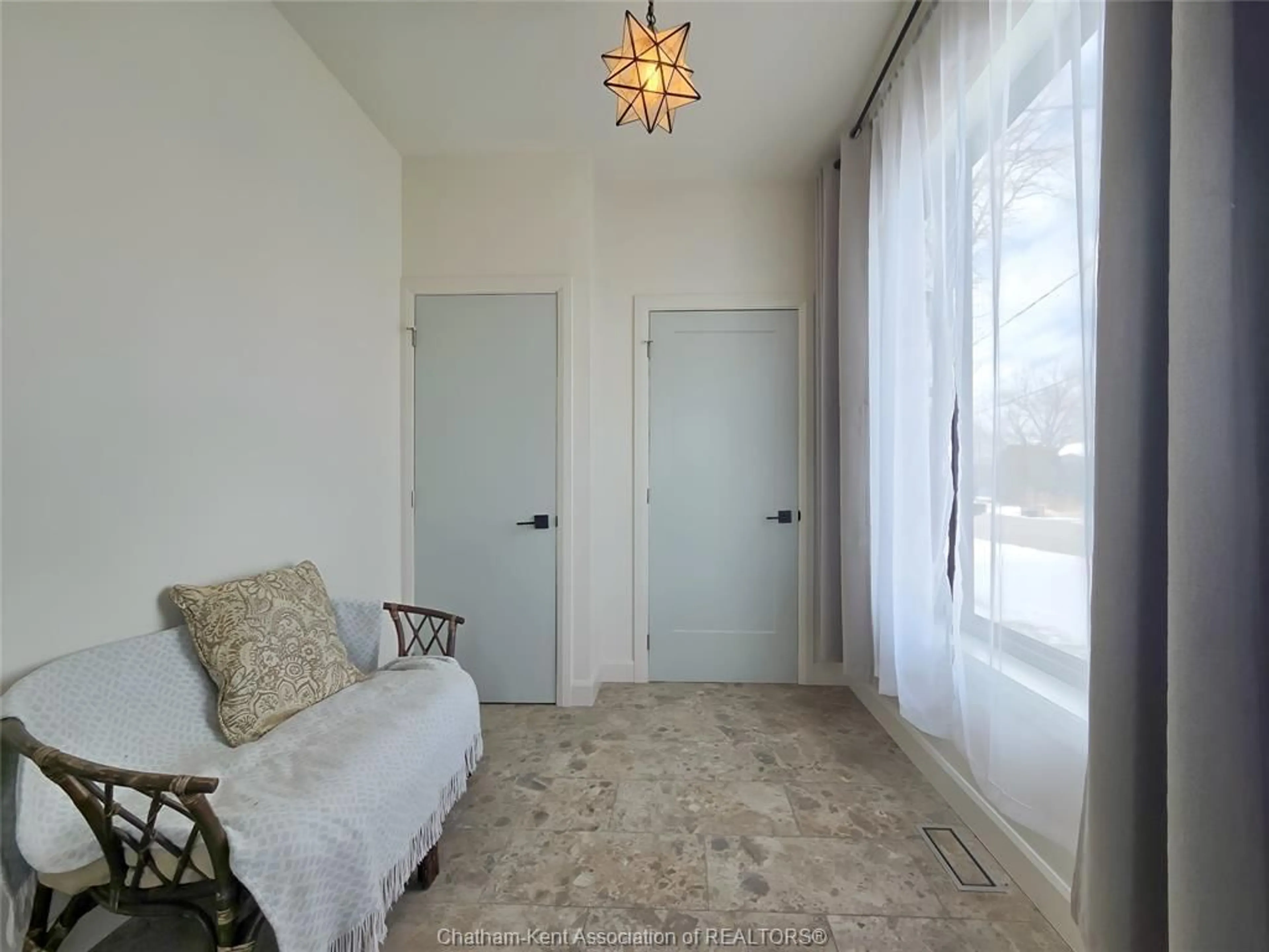 A pic of a room for 19260 Lakeside Dr, Lighthouse Cove Ontario N0P 2L0