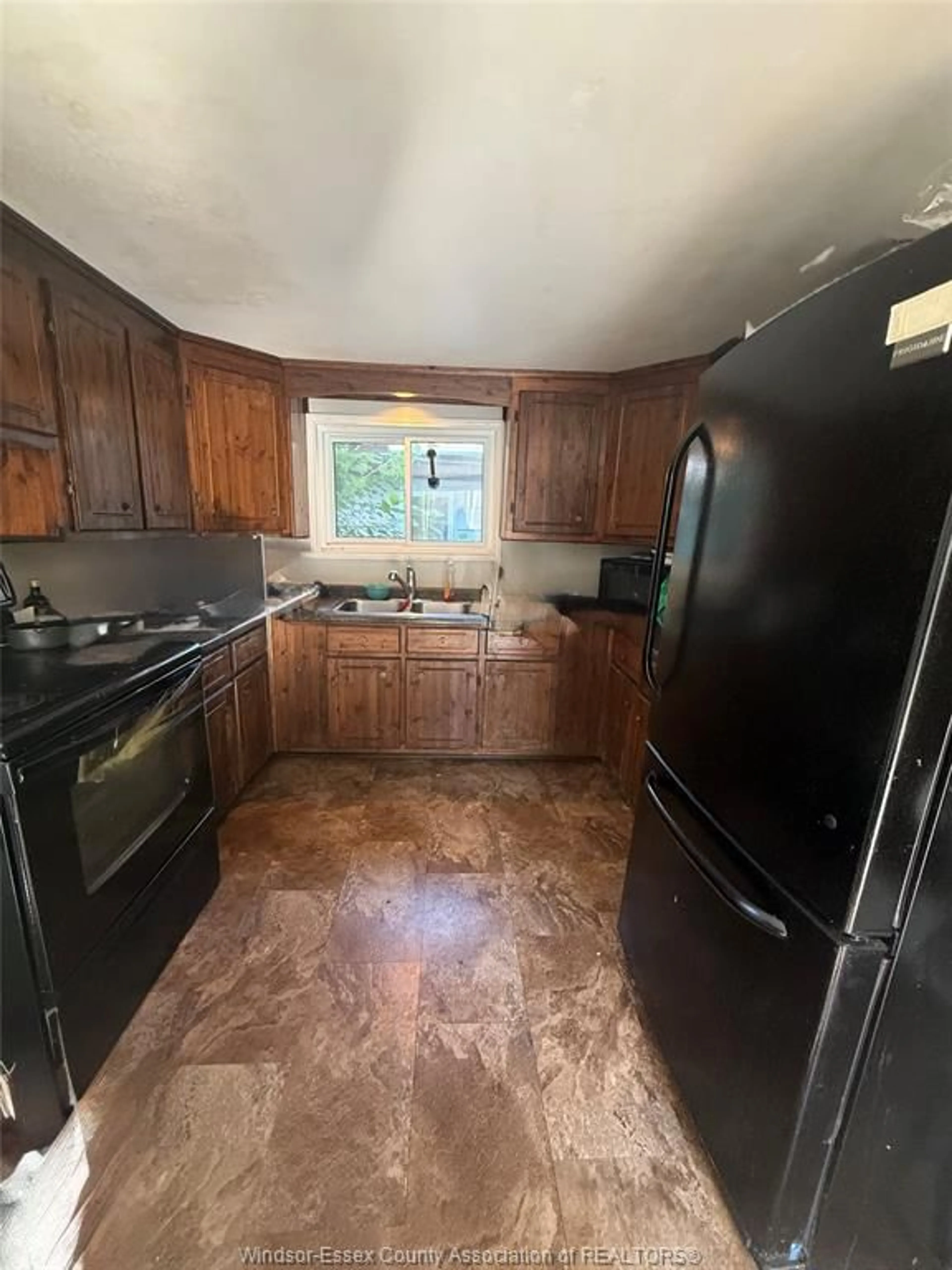 Standard kitchen, unknown for 81 ROBINSON, Leamington Ontario N8H 1Z2