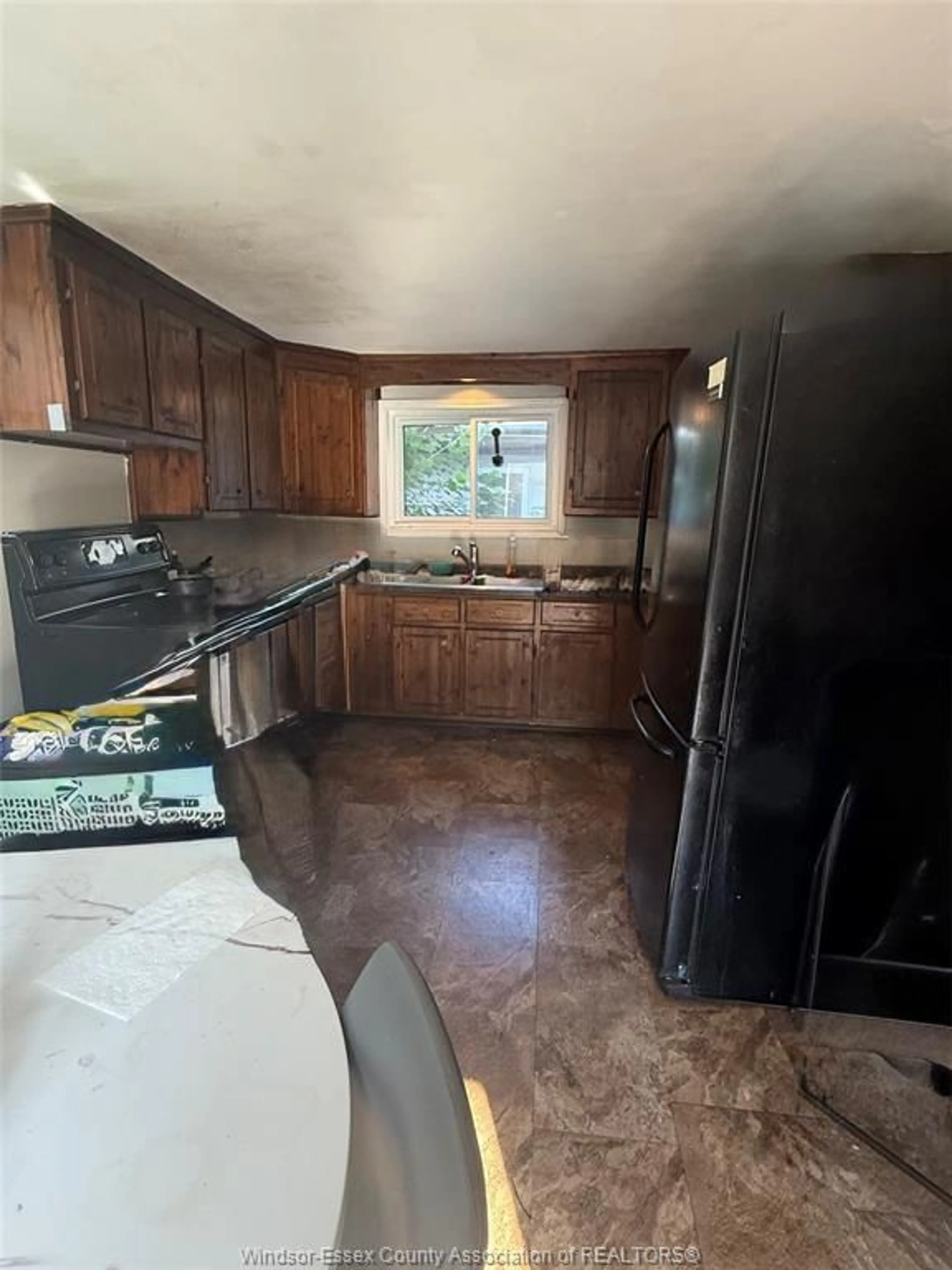 Standard kitchen, unknown for 81 ROBINSON, Leamington Ontario N8H 1Z2