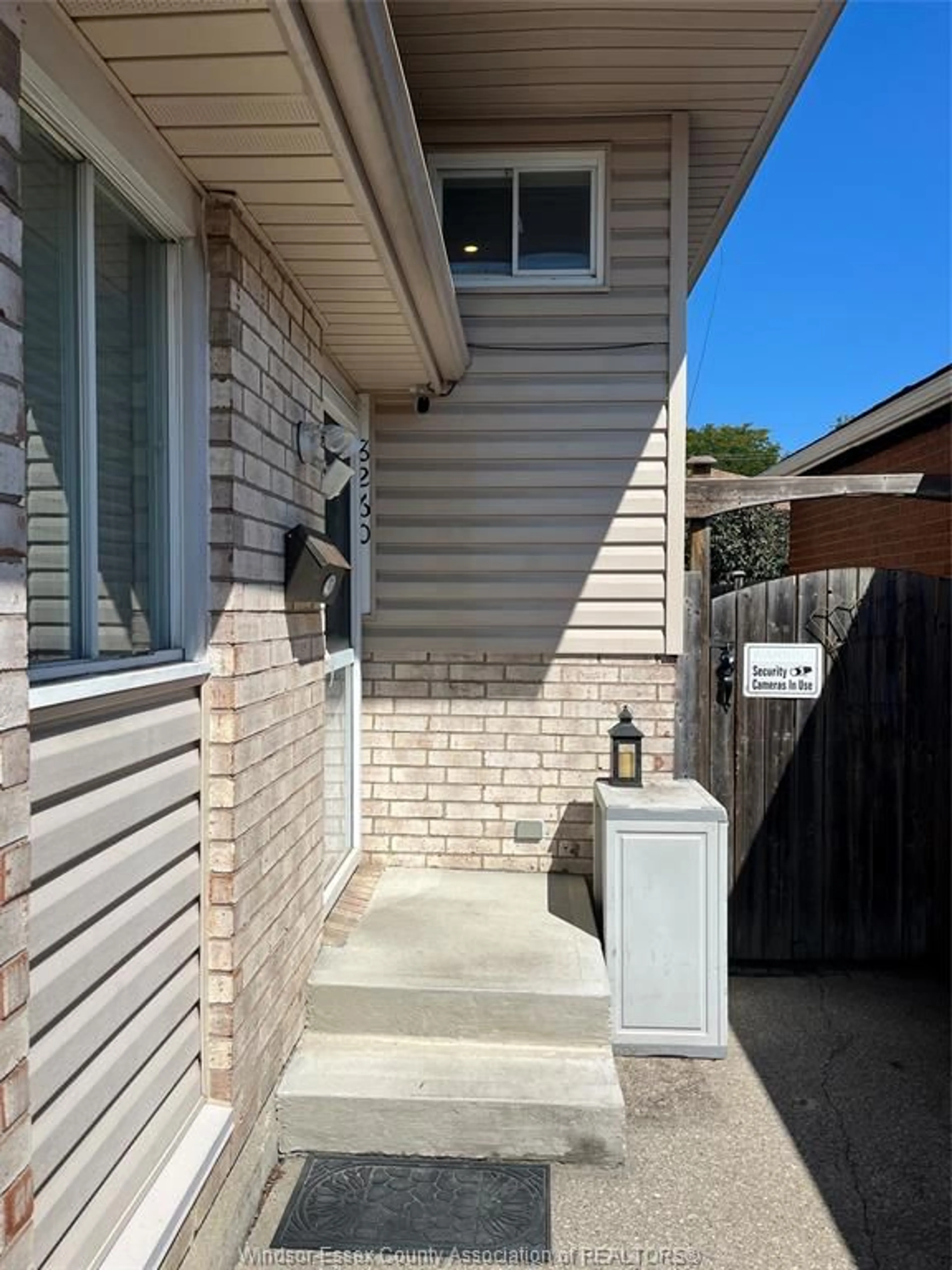 Unknown for 8260 GATESIDE Pl, Windsor Ontario N8S 4N6