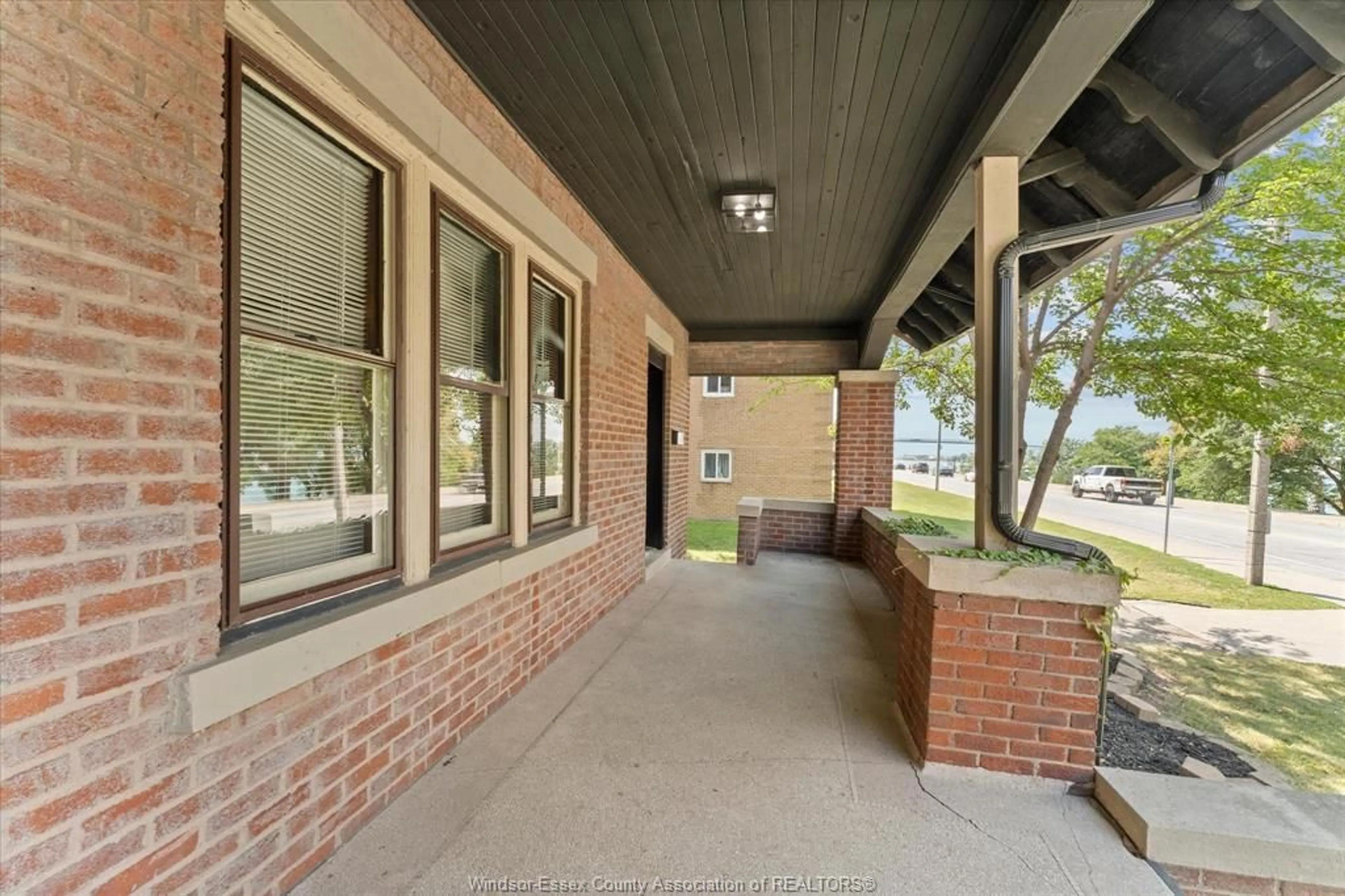 Unknown for 1423 RIVERSIDE Dr, Windsor Ontario N9B 1A2