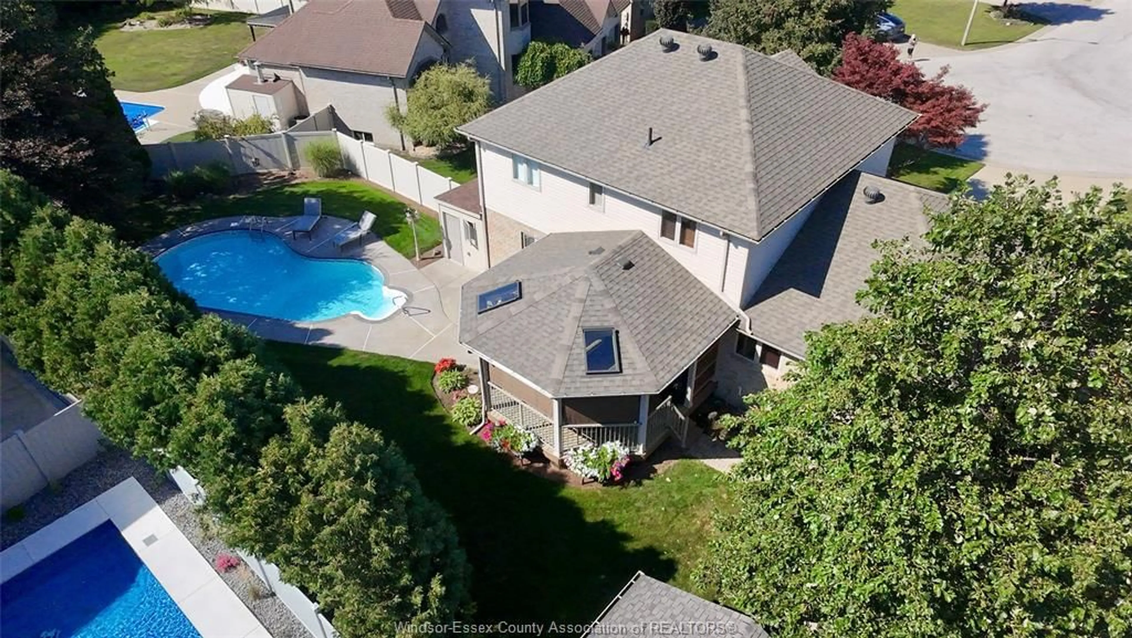 A pic from outside/outdoor area/front of a property/back of a property/a pic from drone, unknown for 128 Pheasant Run Dr, Lakeshore Ontario N8L 0Z7