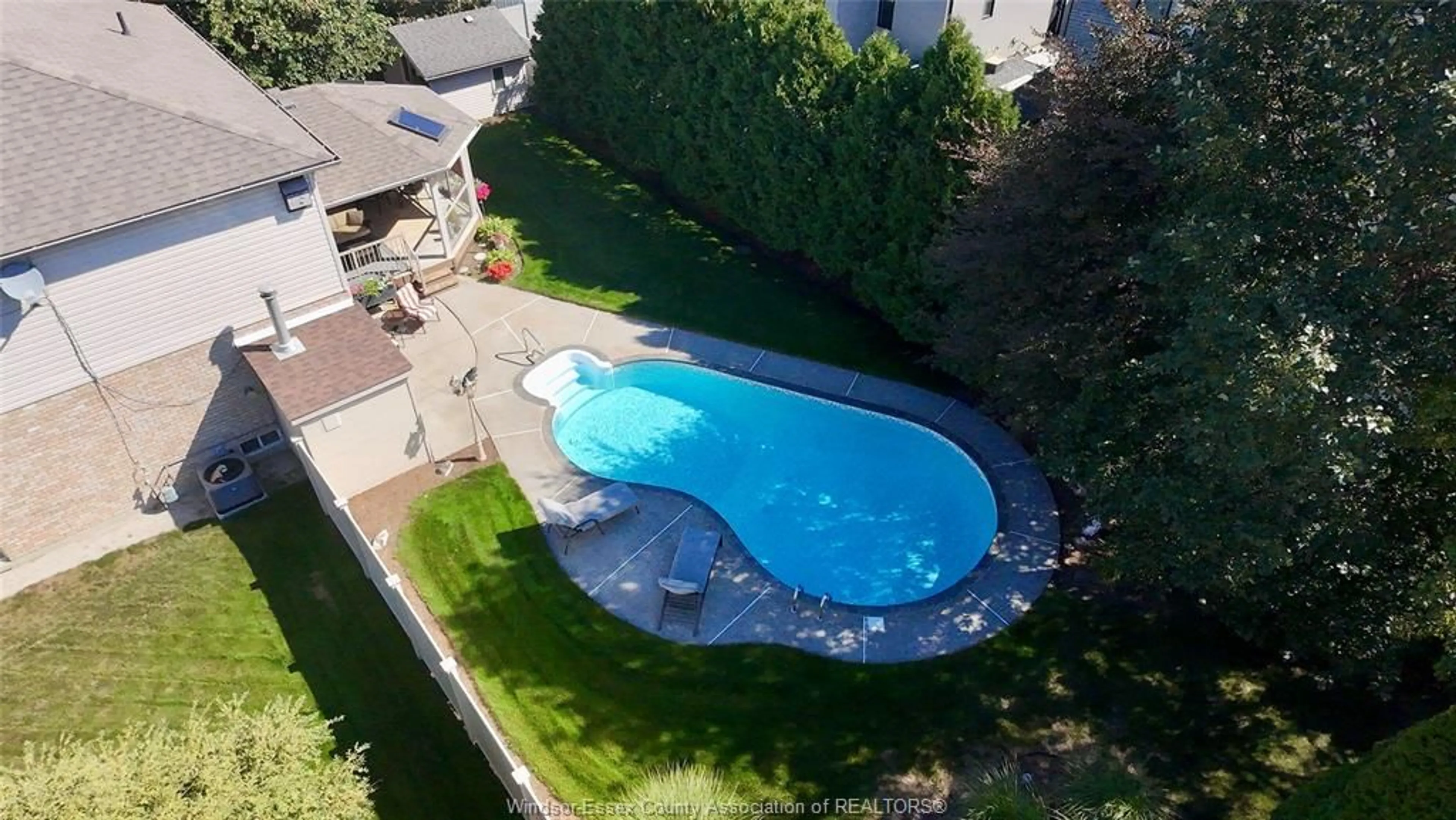 Pool for 128 Pheasant Run Dr, Lakeshore Ontario N8L 0Z7