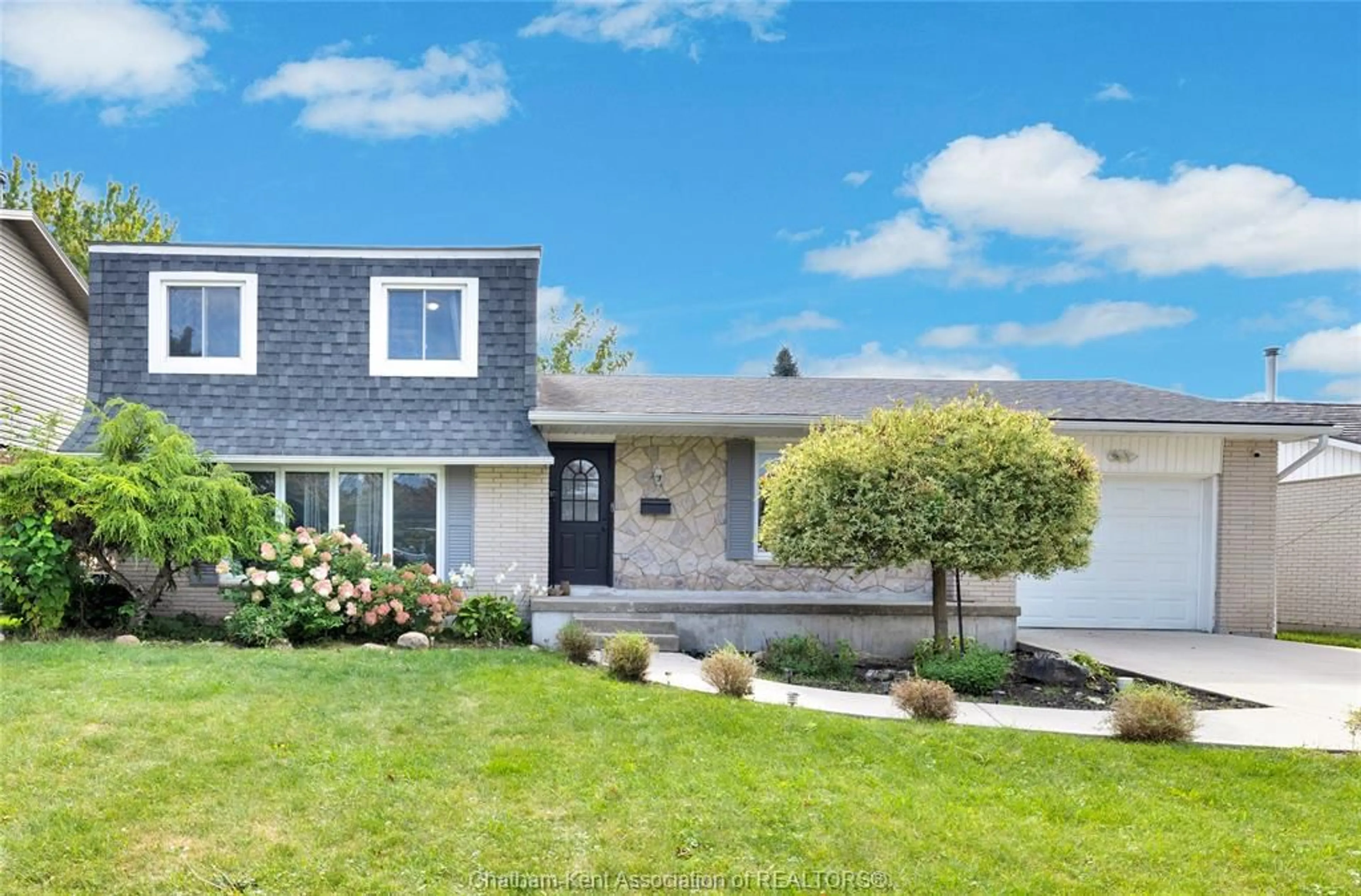 Home with vinyl exterior material, street for 71 Parry Dr, Chatham Ontario N7L 2J1