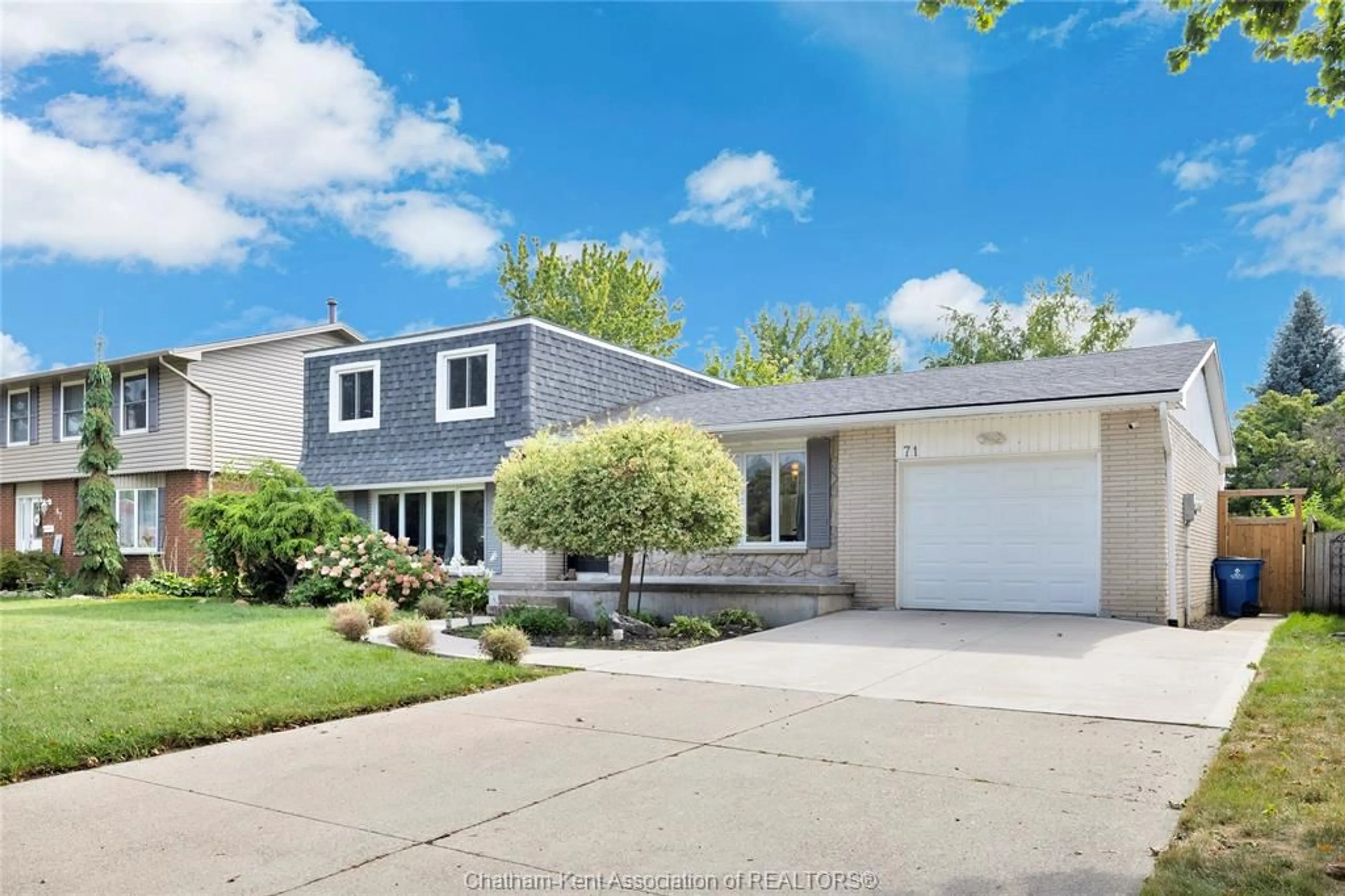 Home with vinyl exterior material, street for 71 Parry Dr, Chatham Ontario N7L 2J1