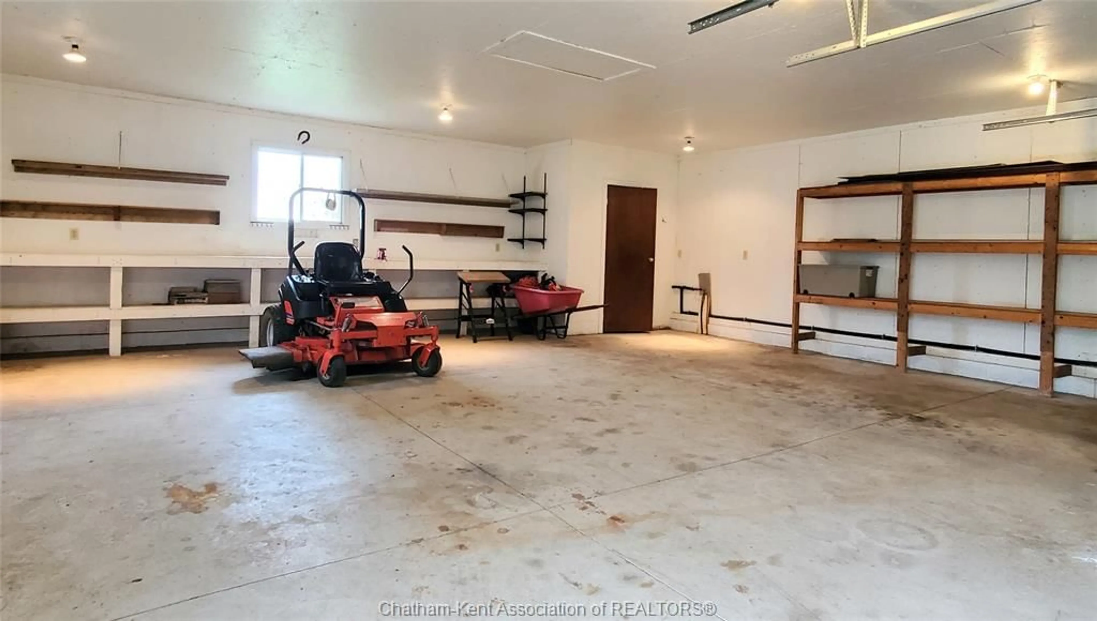 Indoor garage for 8560 Talbot Trail, Cedar Springs Ontario N0P 1E0