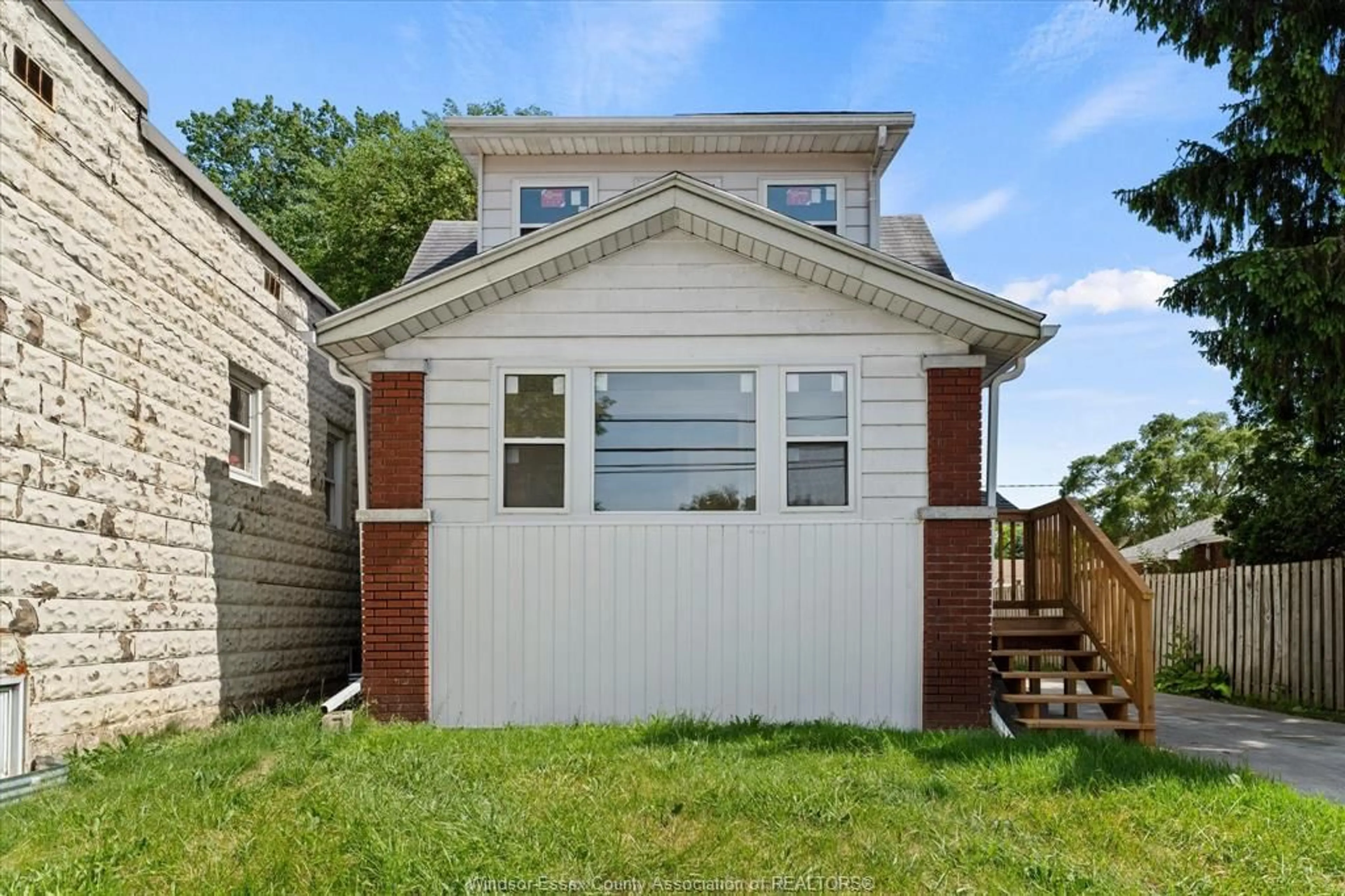 Unknown for 6045 Wyandotte St, Windsor Ontario N8S 1N3