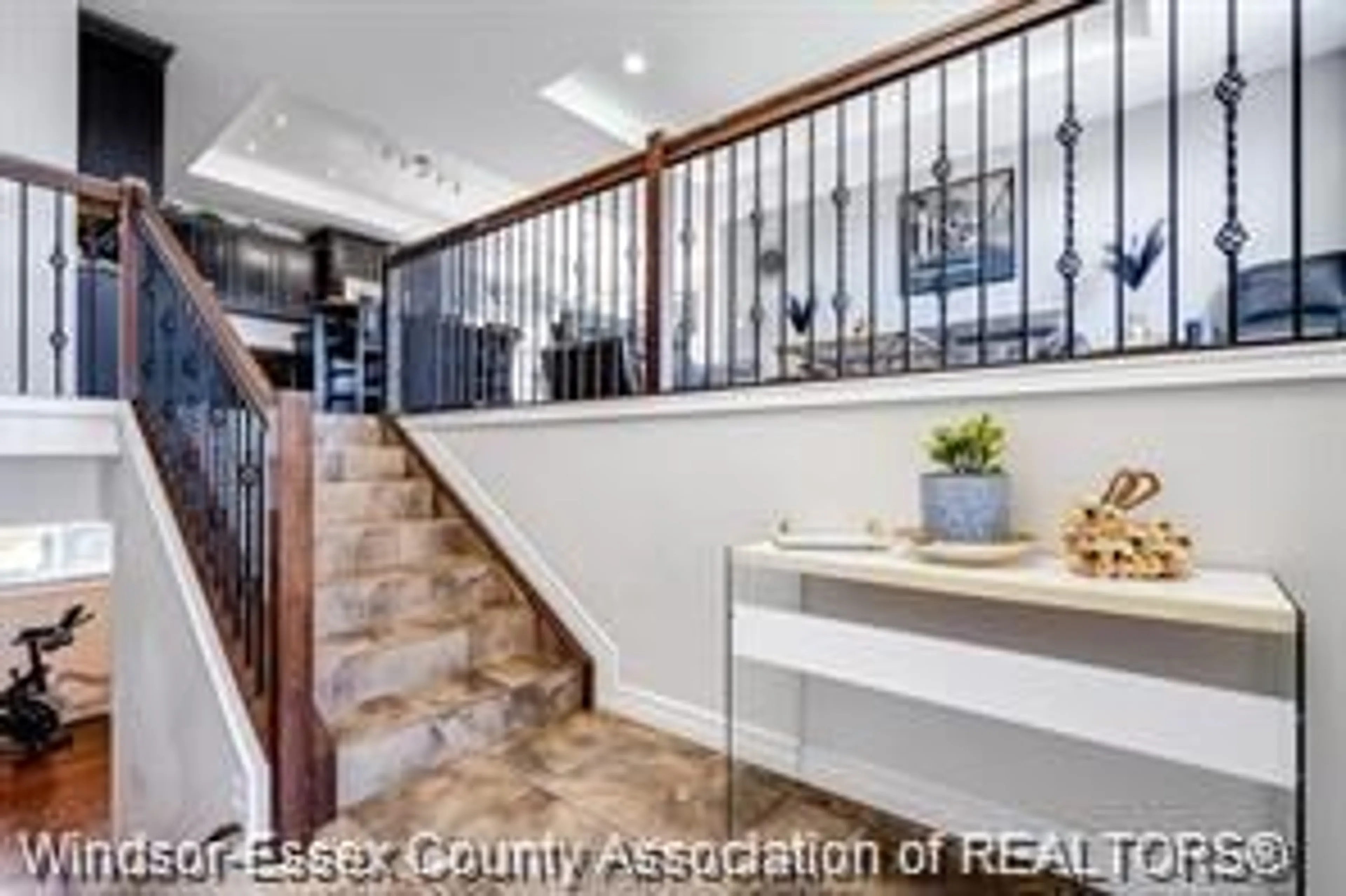Indoor entryway for 53 ANTONIO, Leamington Ontario N8H 5P8
