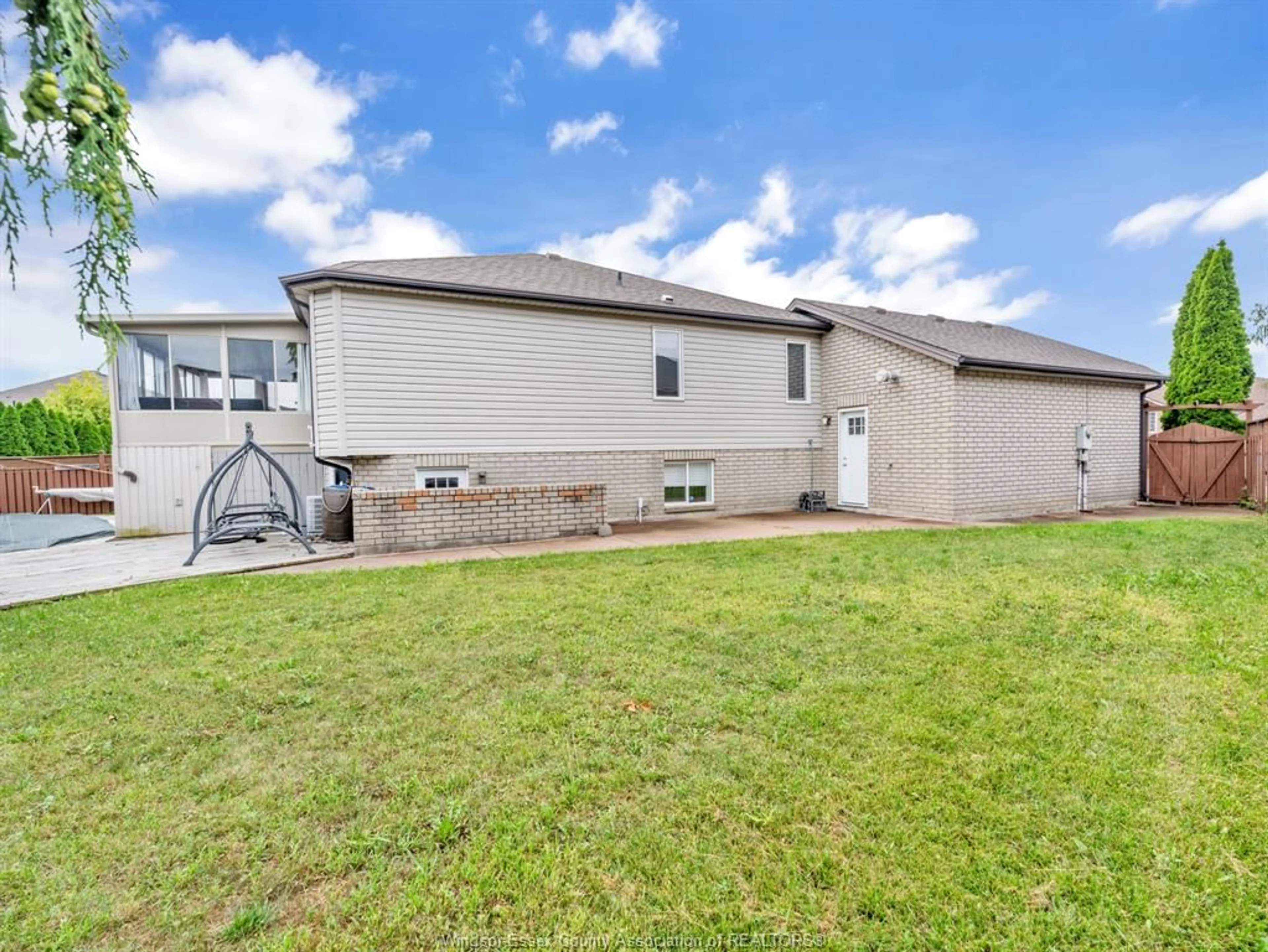Unknown for 11143 ANCONA Cres, Windsor Ontario N8R 2K2