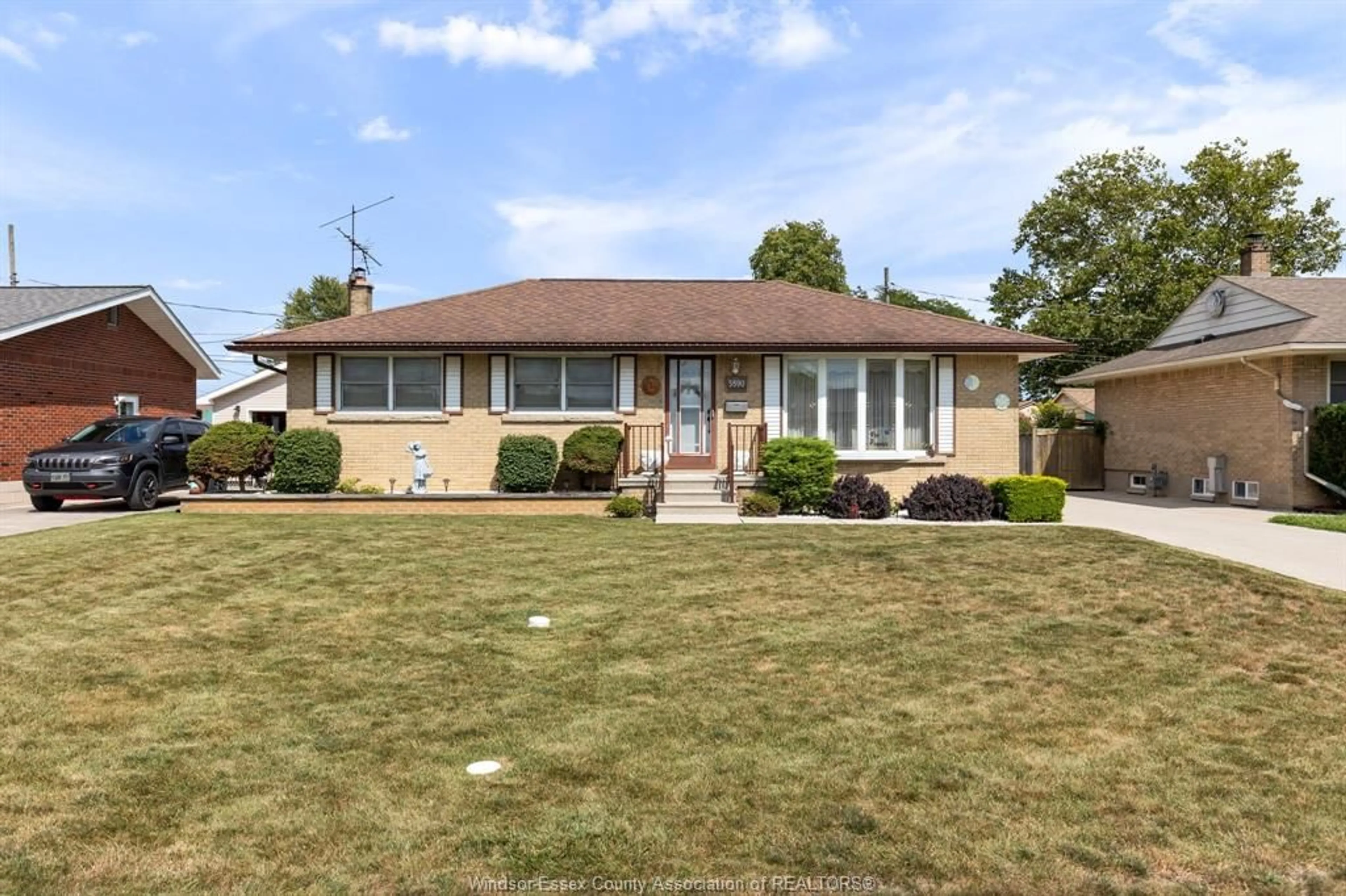 Home with brick exterior material, street for 3890 AVON, Windsor Ontario N9G 2E3