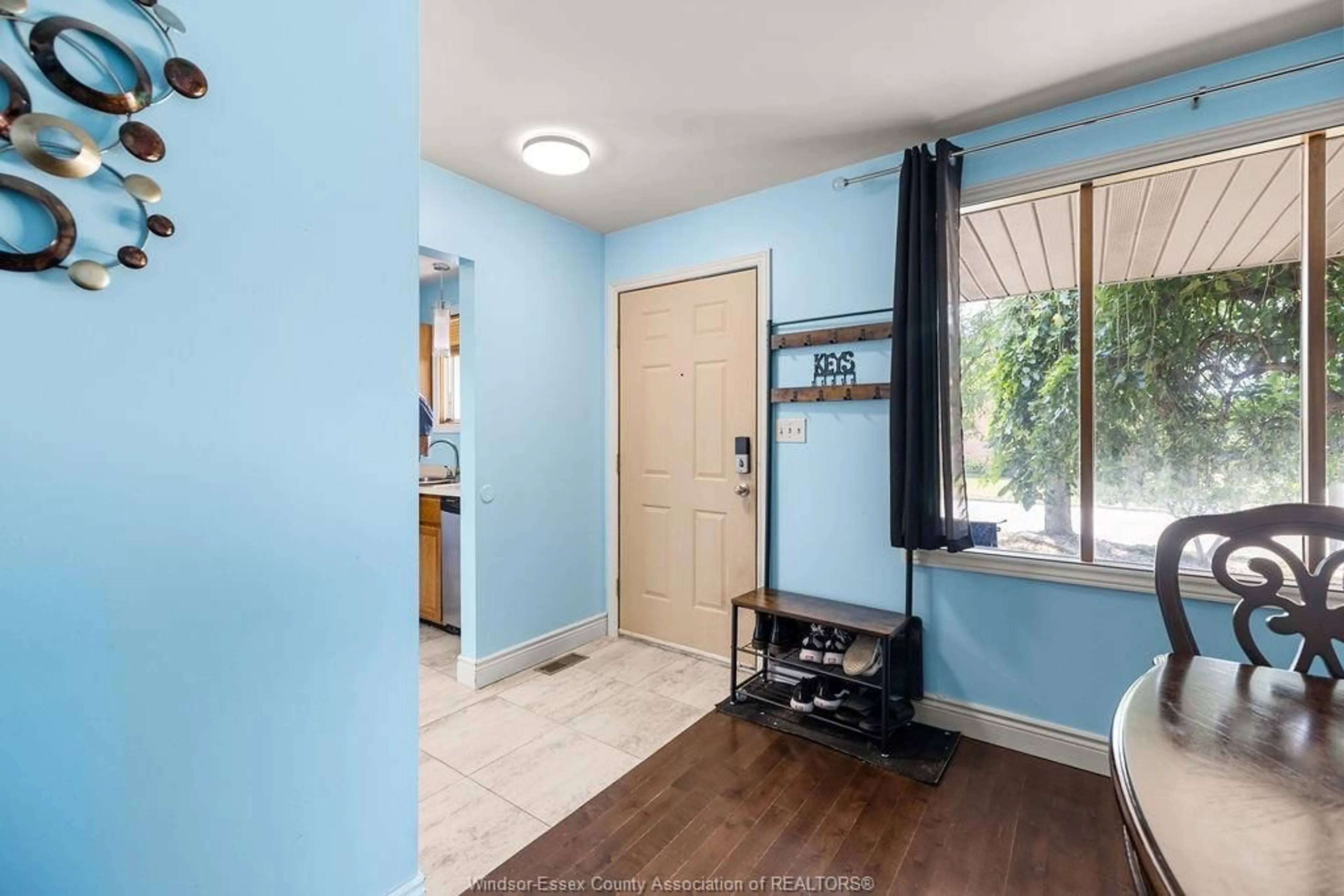 Indoor entryway for 1630 BLUE SPRING, Windsor Ontario N8W 5L2