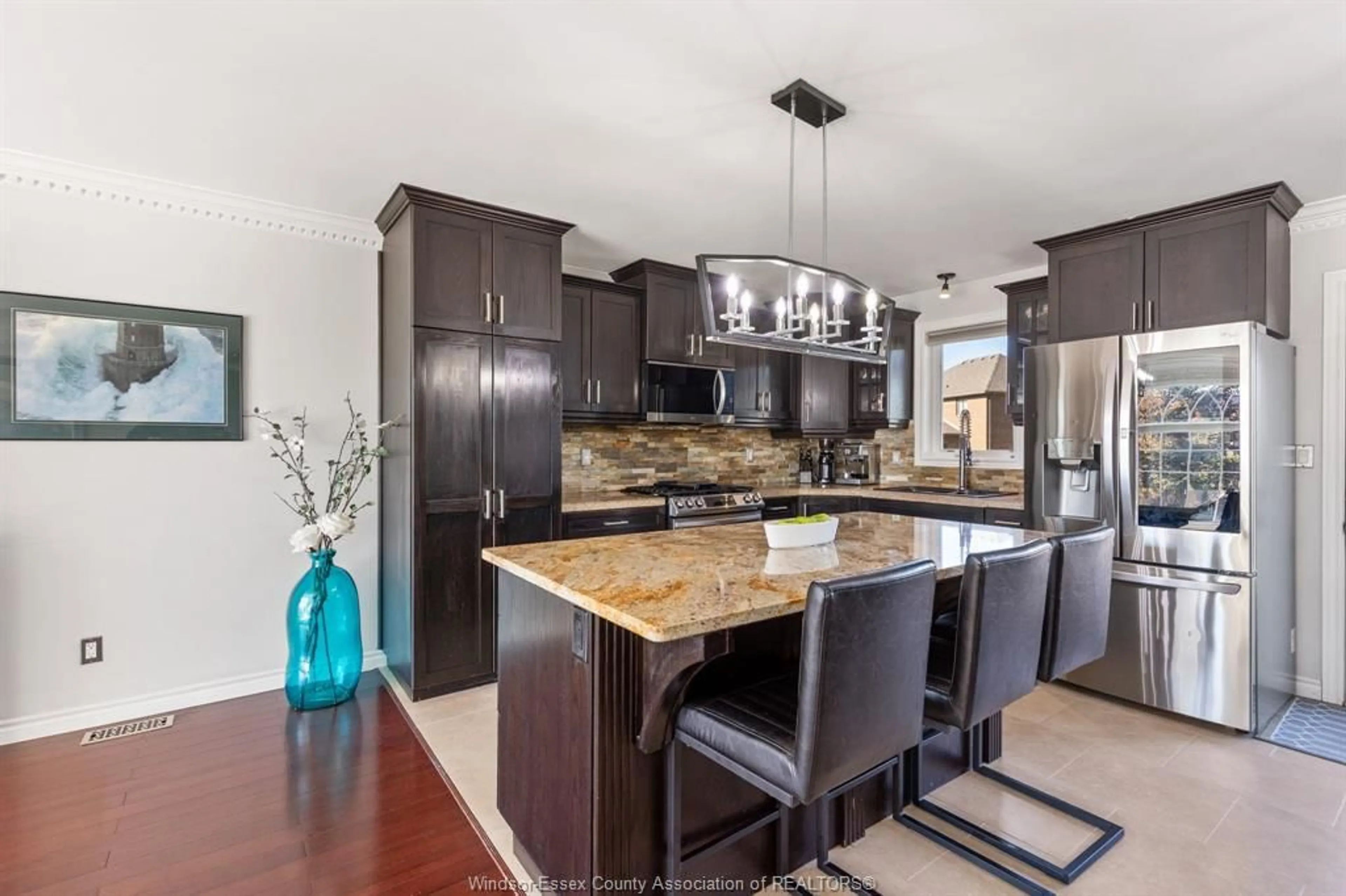 Open concept kitchen, ceramic/tile floor for 936 DRIFTWOOD, Lakeshore Ontario N0R 1A0