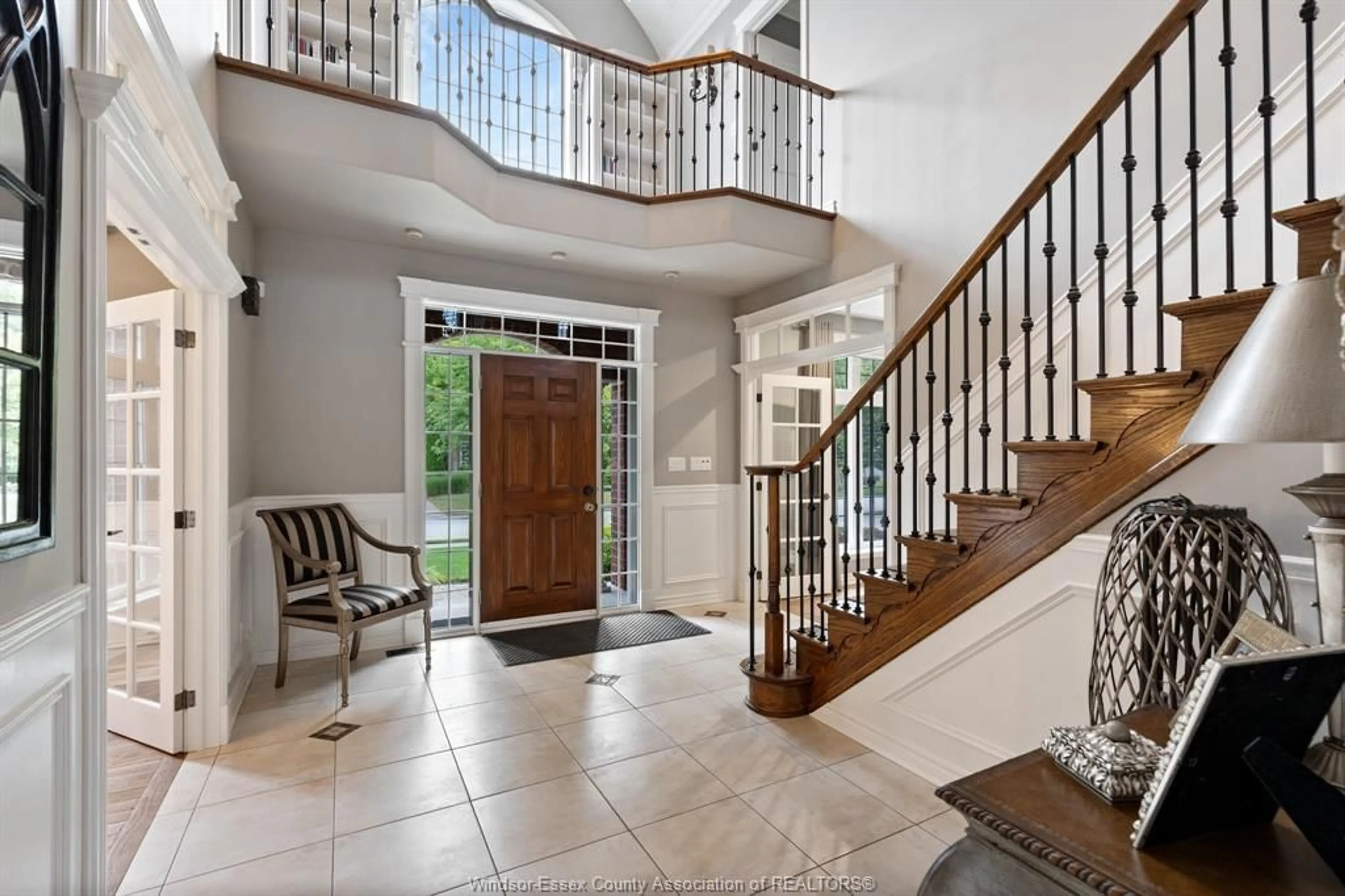 Indoor foyer for 1270 Lyoness, LaSalle Ontario N9J 3Y5