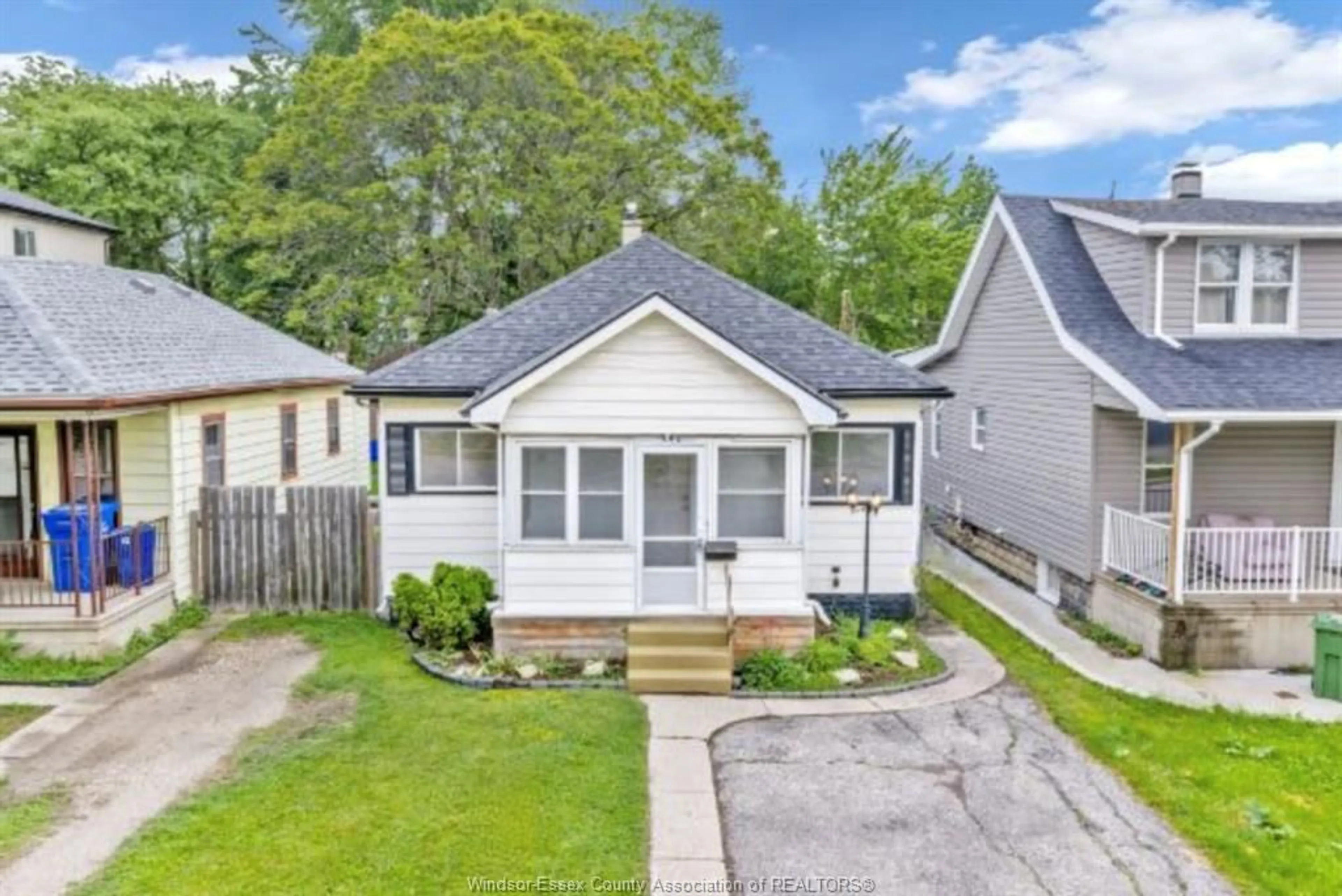 A pic from outside/outdoor area/front of a property/back of a property/a pic from drone, street for 990 Campbell Ave, Windsor Ontario N9B 2J2