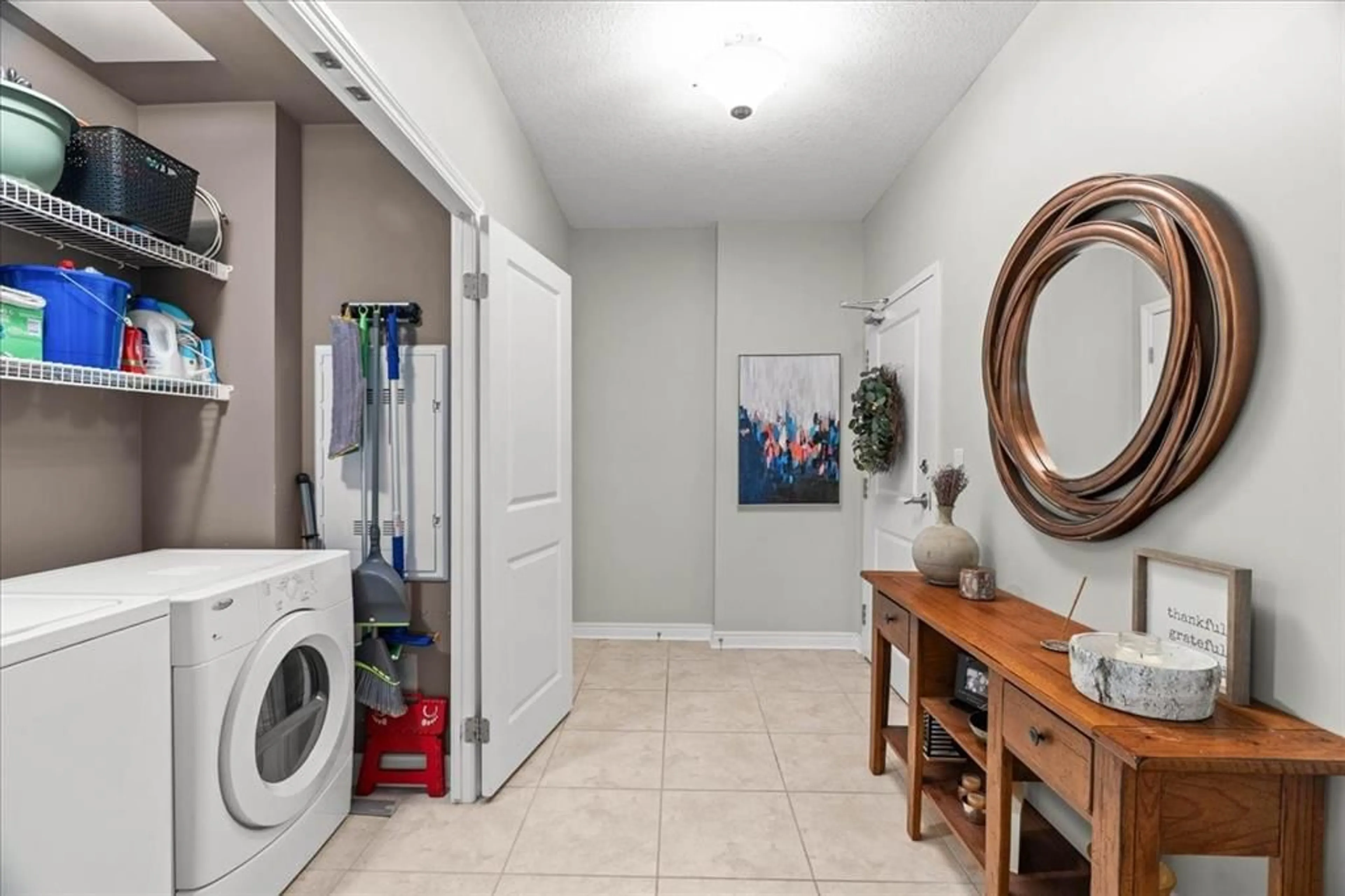 Unknown for 330 RIDOUT St #1902, London Ontario N6C 3Z3