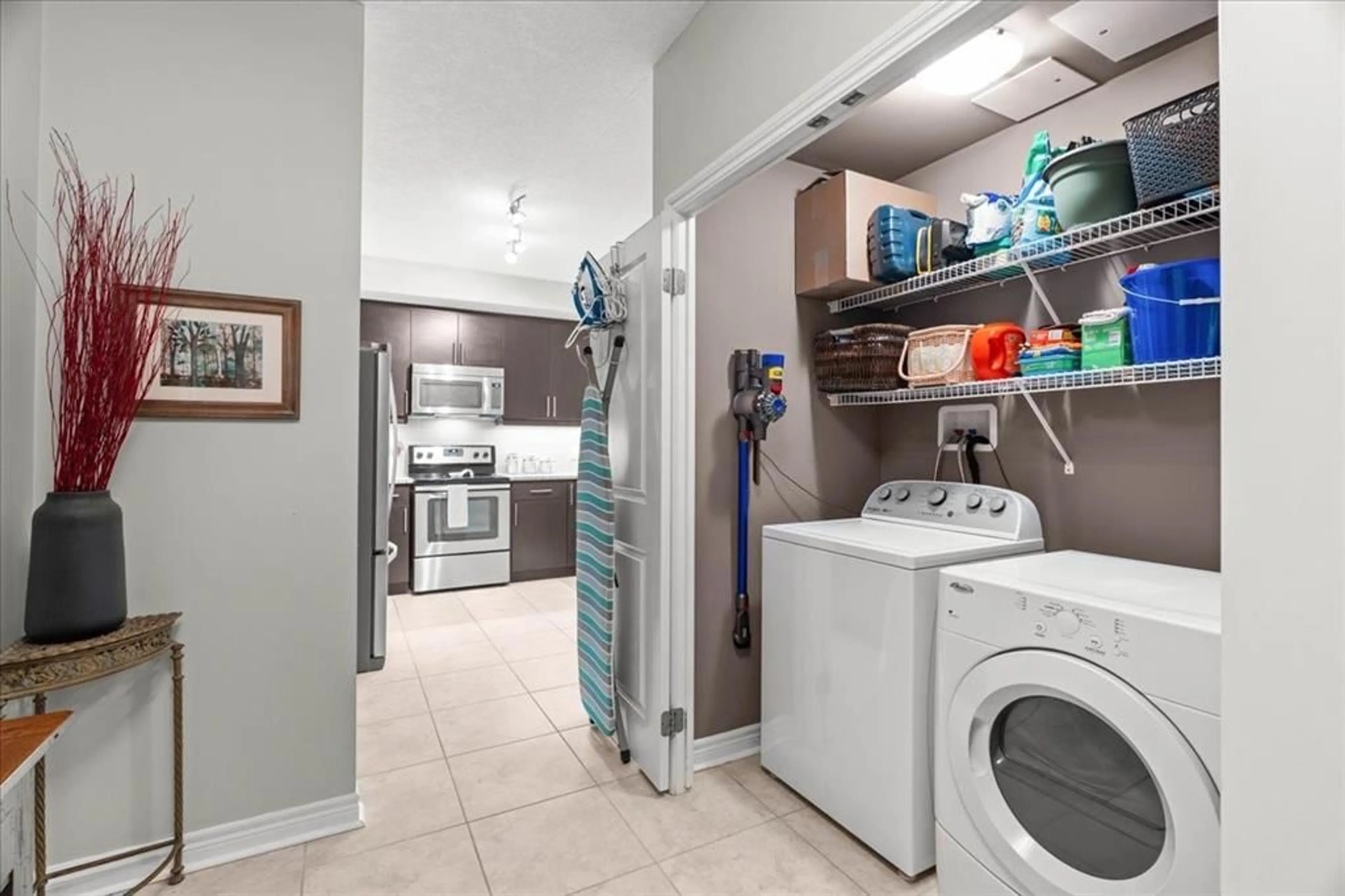 Laundry room for 330 RIDOUT St #1902, London Ontario N6C 3Z3