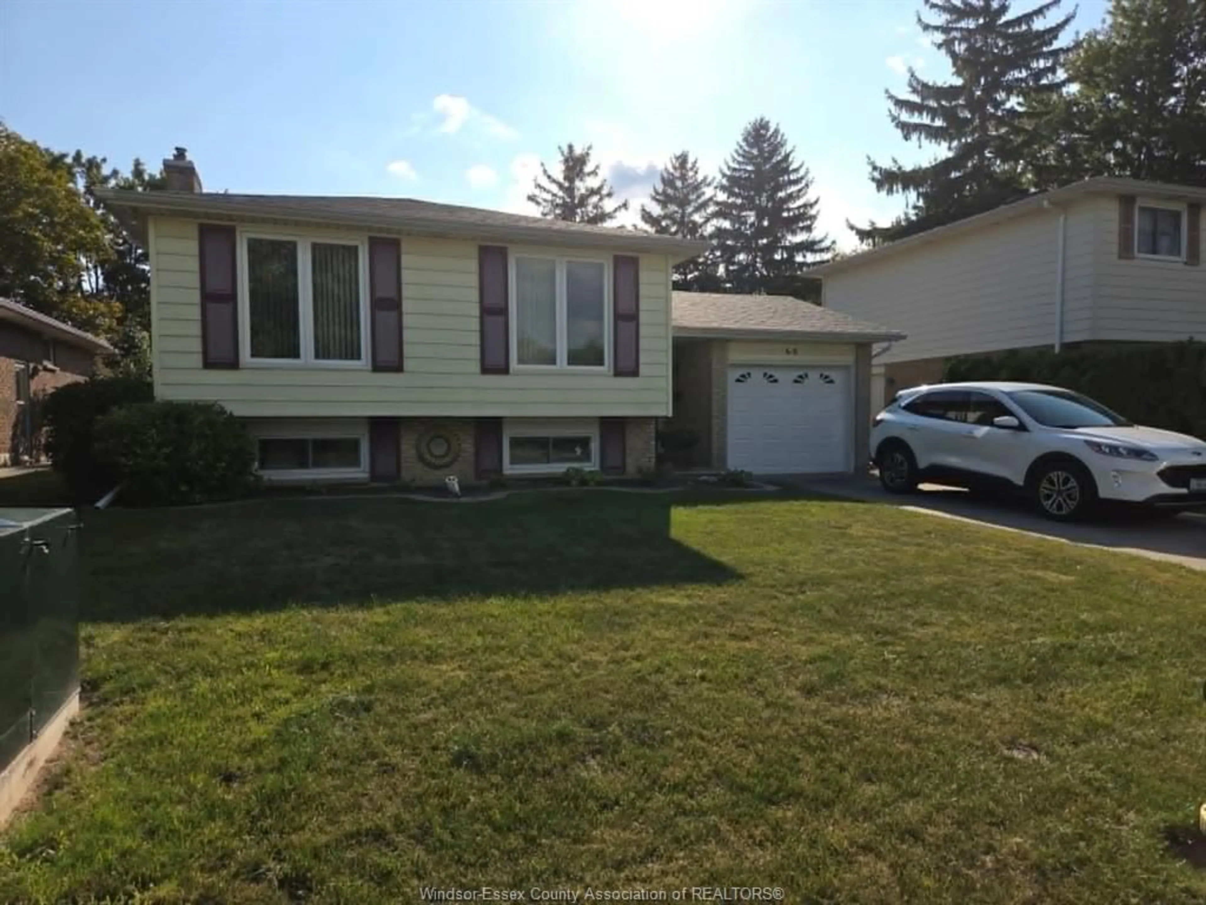 Home with vinyl exterior material, street for 68 EDWARD St, Essex Ontario N8M 1L7
