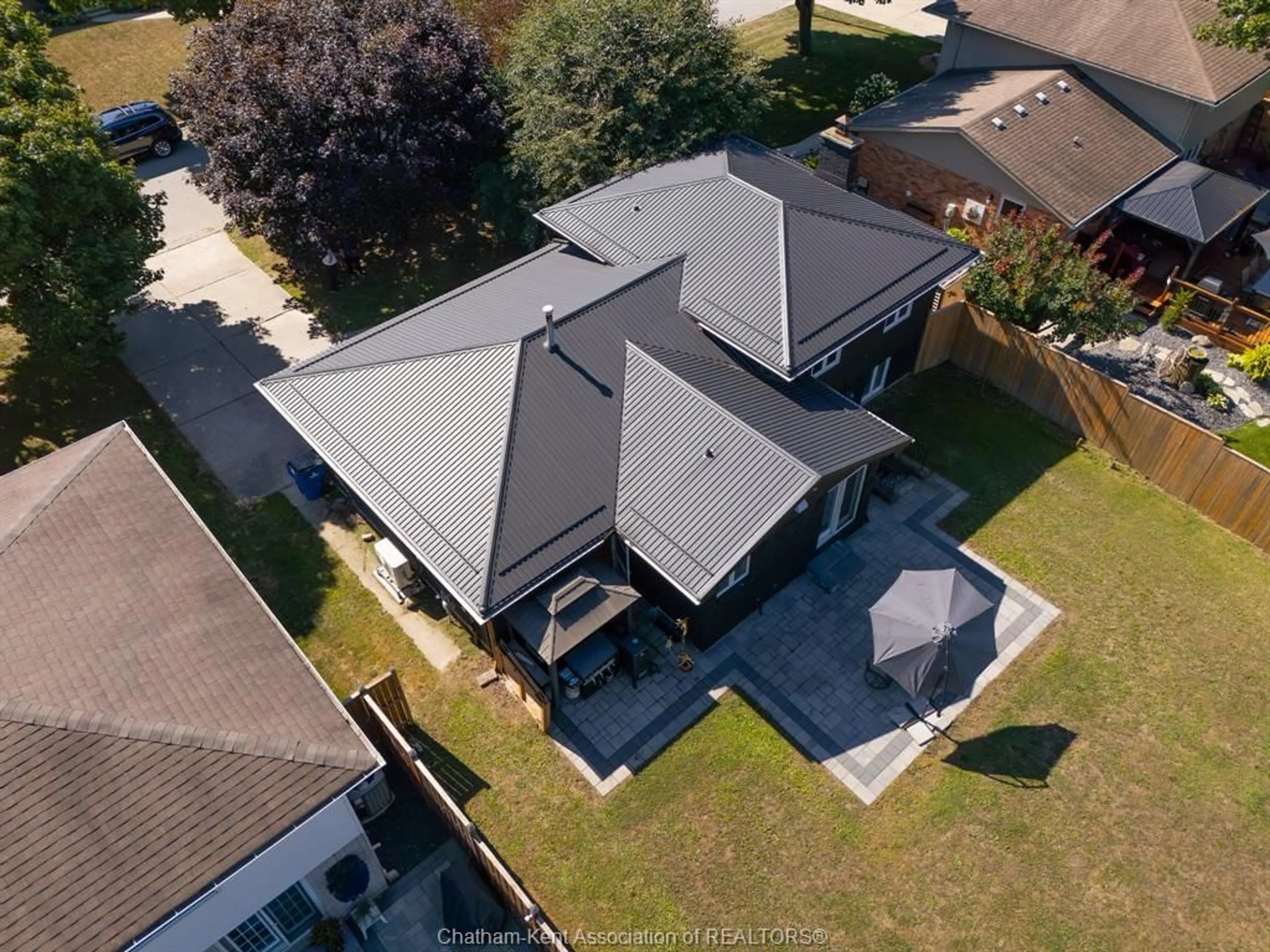 A pic from outside/outdoor area/front of a property/back of a property/a pic from drone, unknown for 94 OTTAWA Dr, Chatham Ontario N7L 2J6