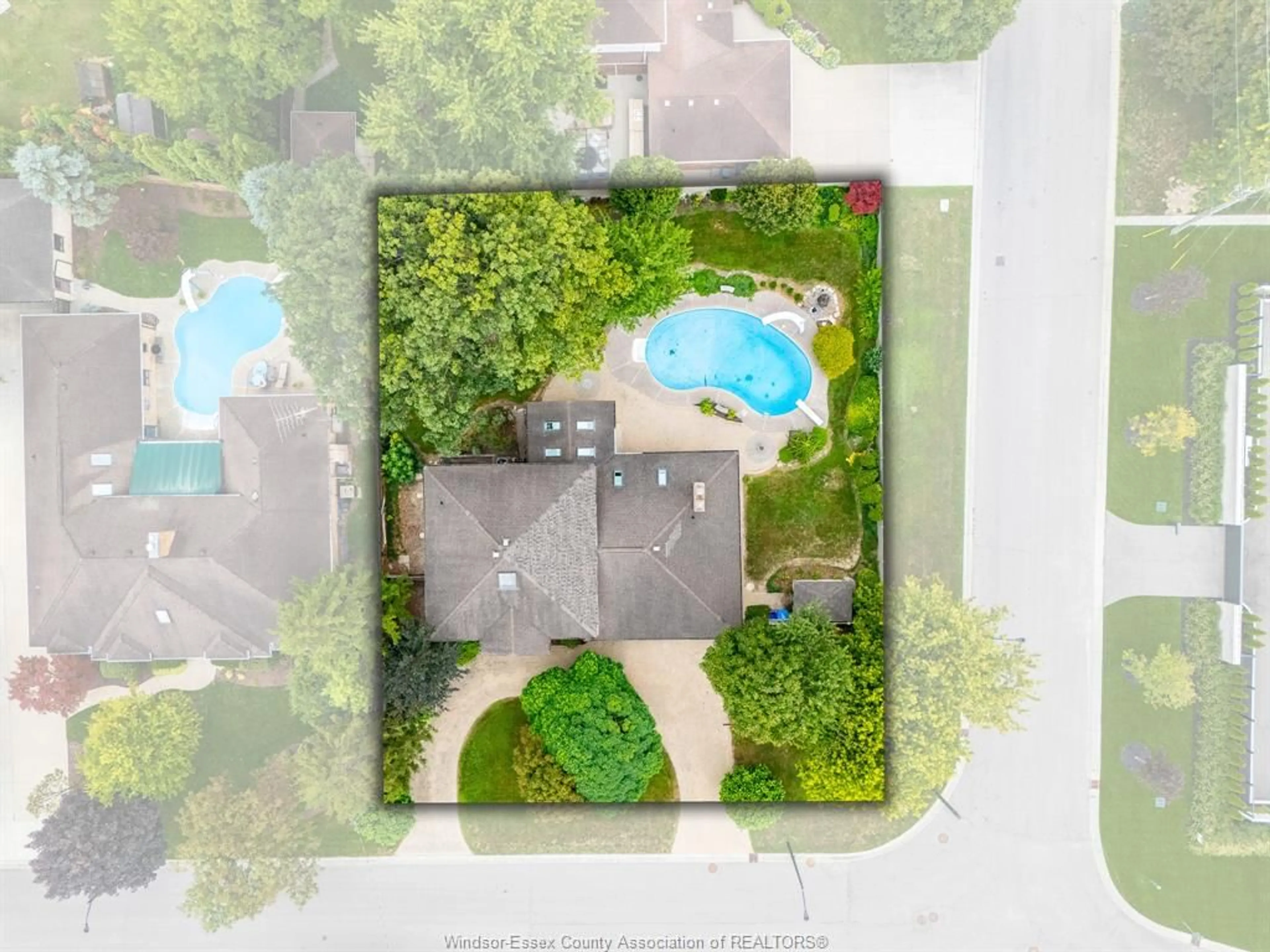 A pic from outside/outdoor area/front of a property/back of a property/a pic from drone, street for 267 ELMGROVE Dr, Lakeshore Ontario N8N 4G9