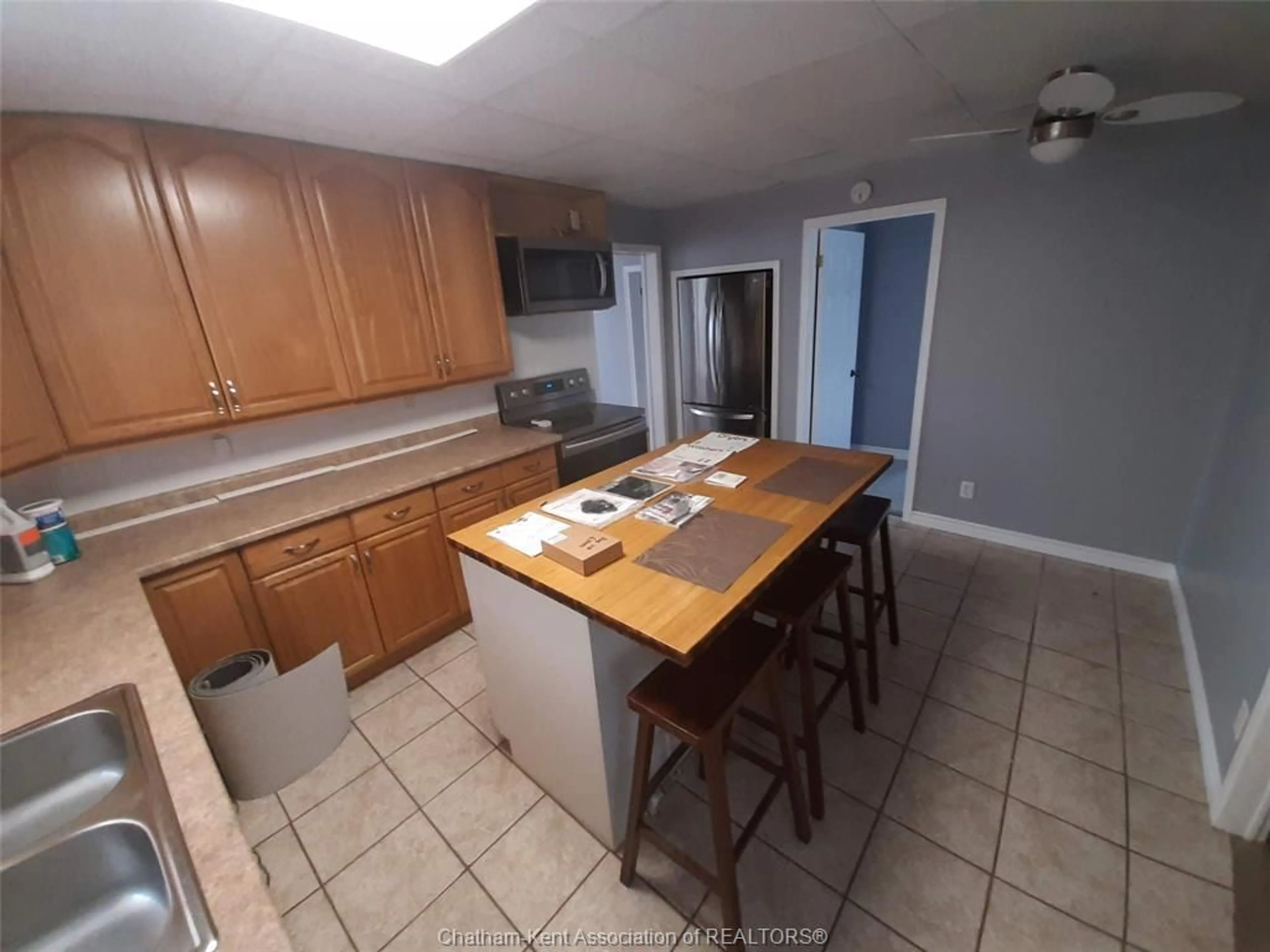 Standard kitchen, unknown for 141 EDGAR St, Chatham Ontario N7M 1V6