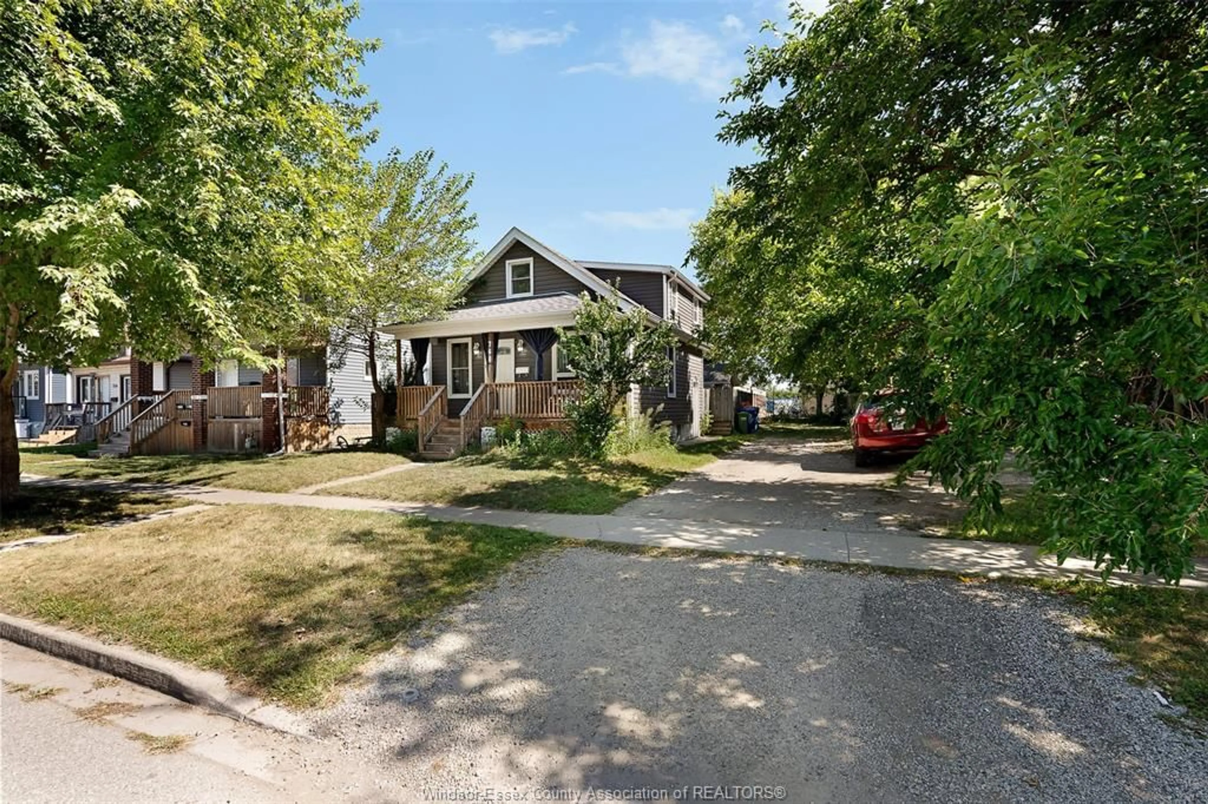 A pic from outside/outdoor area/front of a property/back of a property/a pic from drone, street for 768 MCKAY, Windsor Ontario N9B 2A1