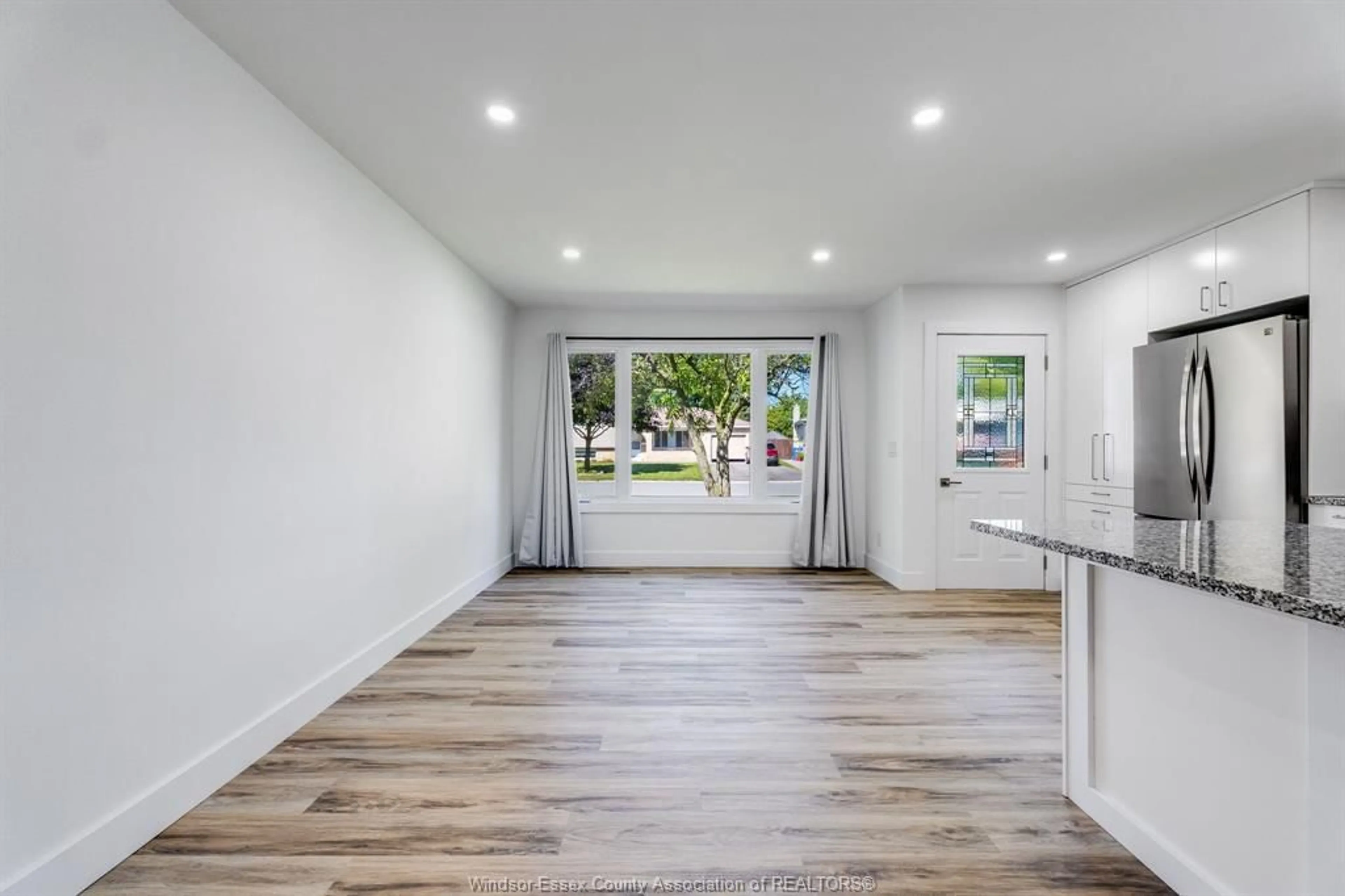 Indoor entryway for 6 MARLENE Cres, Leamington Ontario N8H 4J7