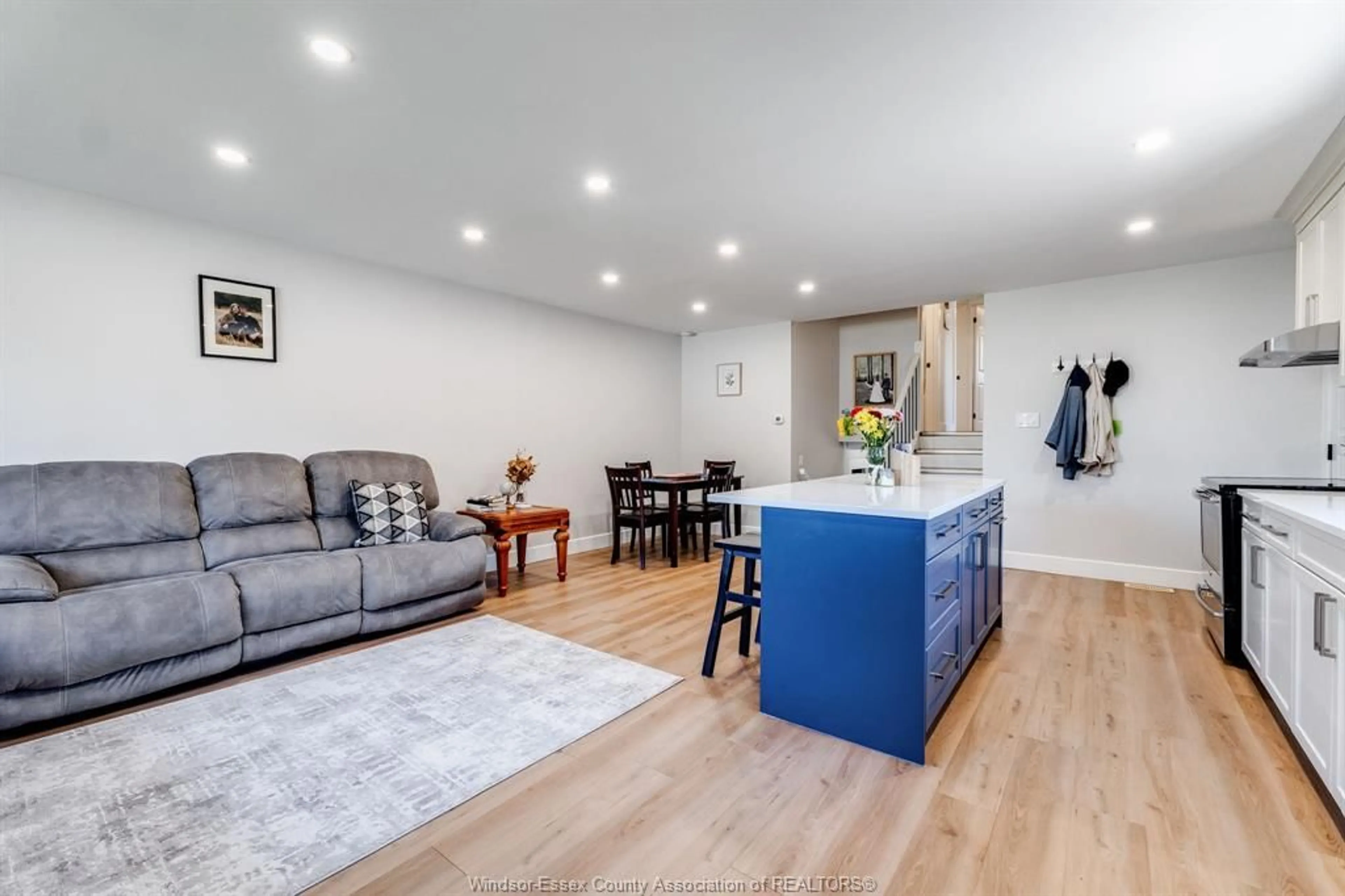 Living room with furniture, wood/laminate floor for 24 DONALD, Leamington Ontario N8H 4J3